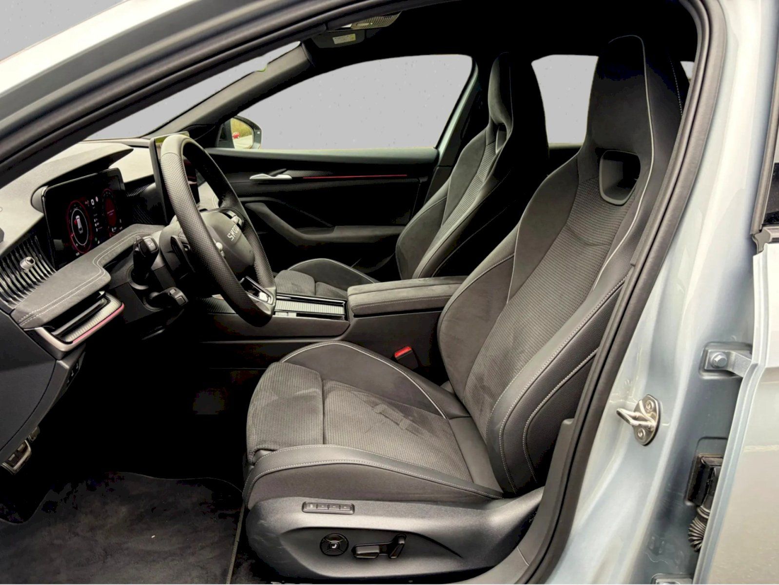 Škoda Superb, TDI 2.0/110kW DSG Sportline - fotka 6
