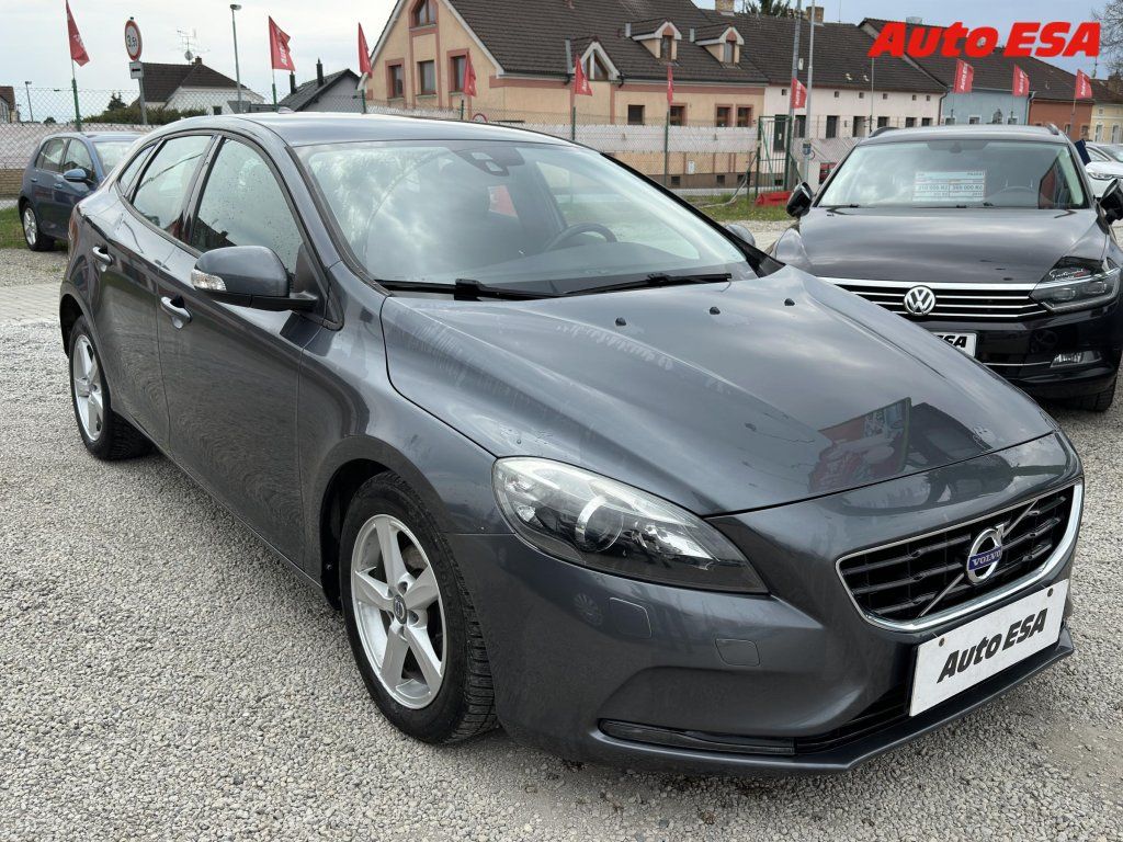 Volvo V40, 1.6 D,AC,tempo,park.čidla