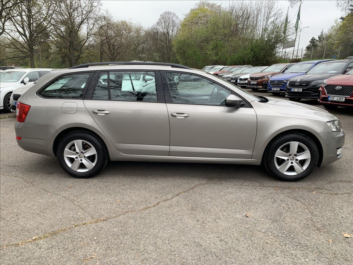Škoda Octavia, 1,6 TDI 81KW AMBIENTE ČR - fotka 4