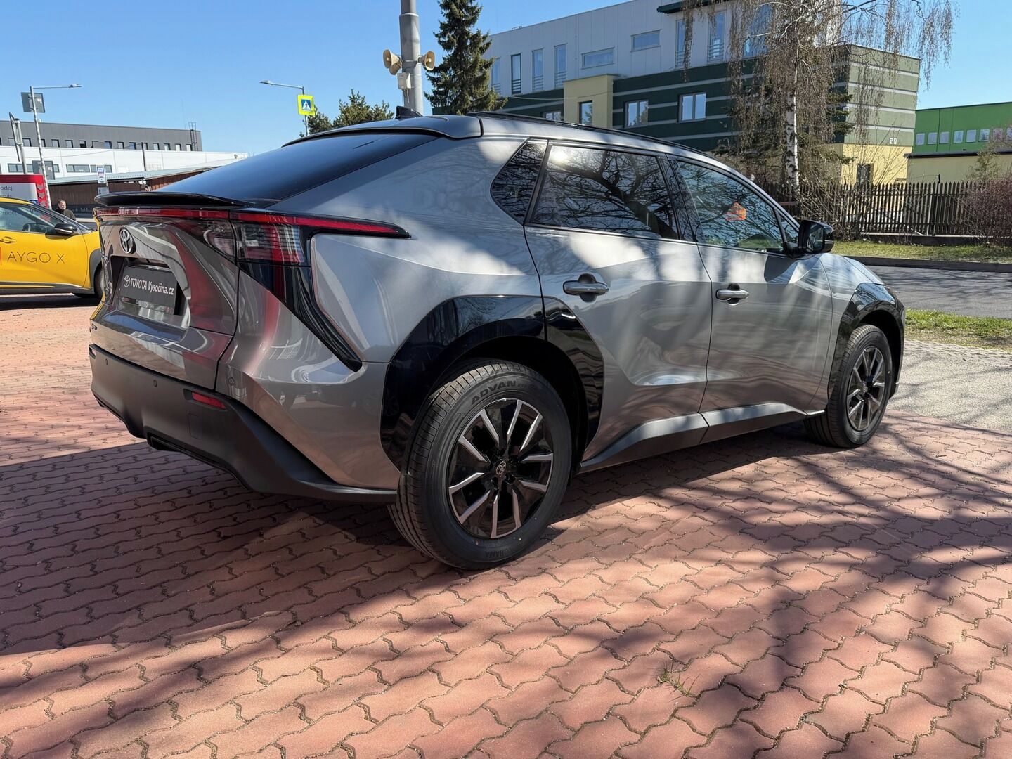 Toyota bZ4X, 73,1 kWh 224PS Style - fotka 4