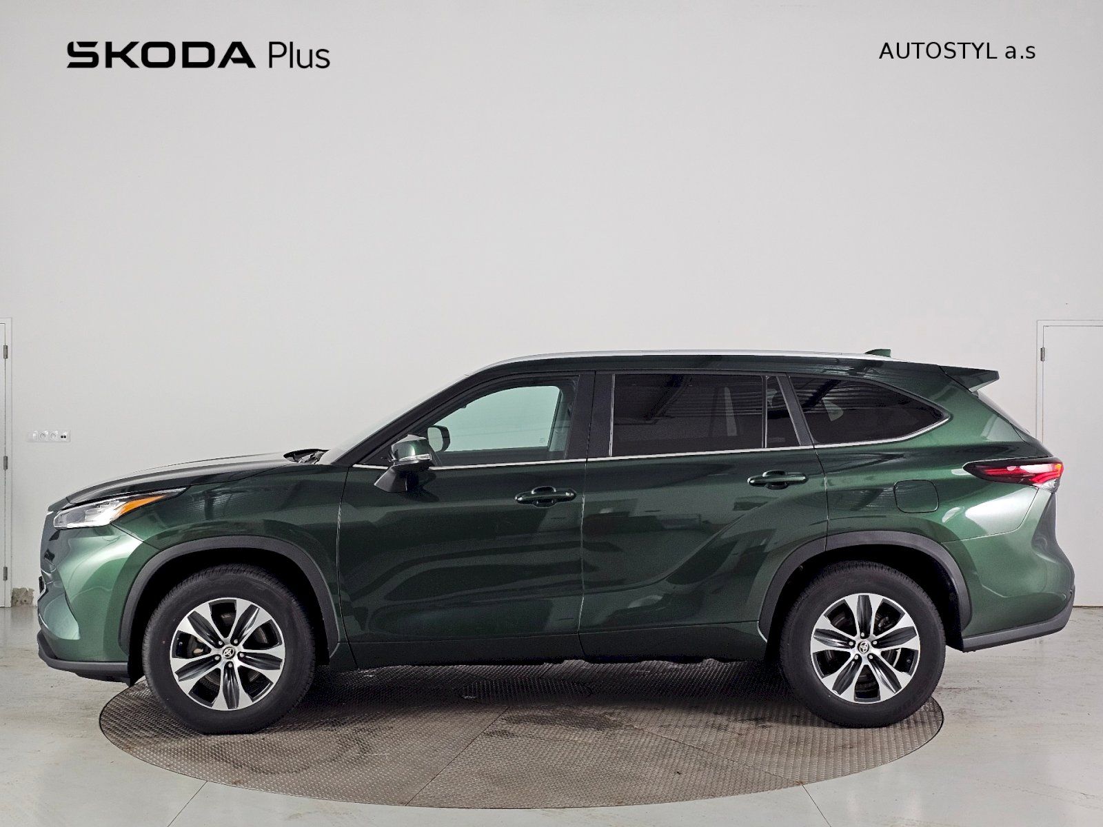 Toyota Highlander, 2.5HEV 248k COMFORT 7S tažné - fotka 3