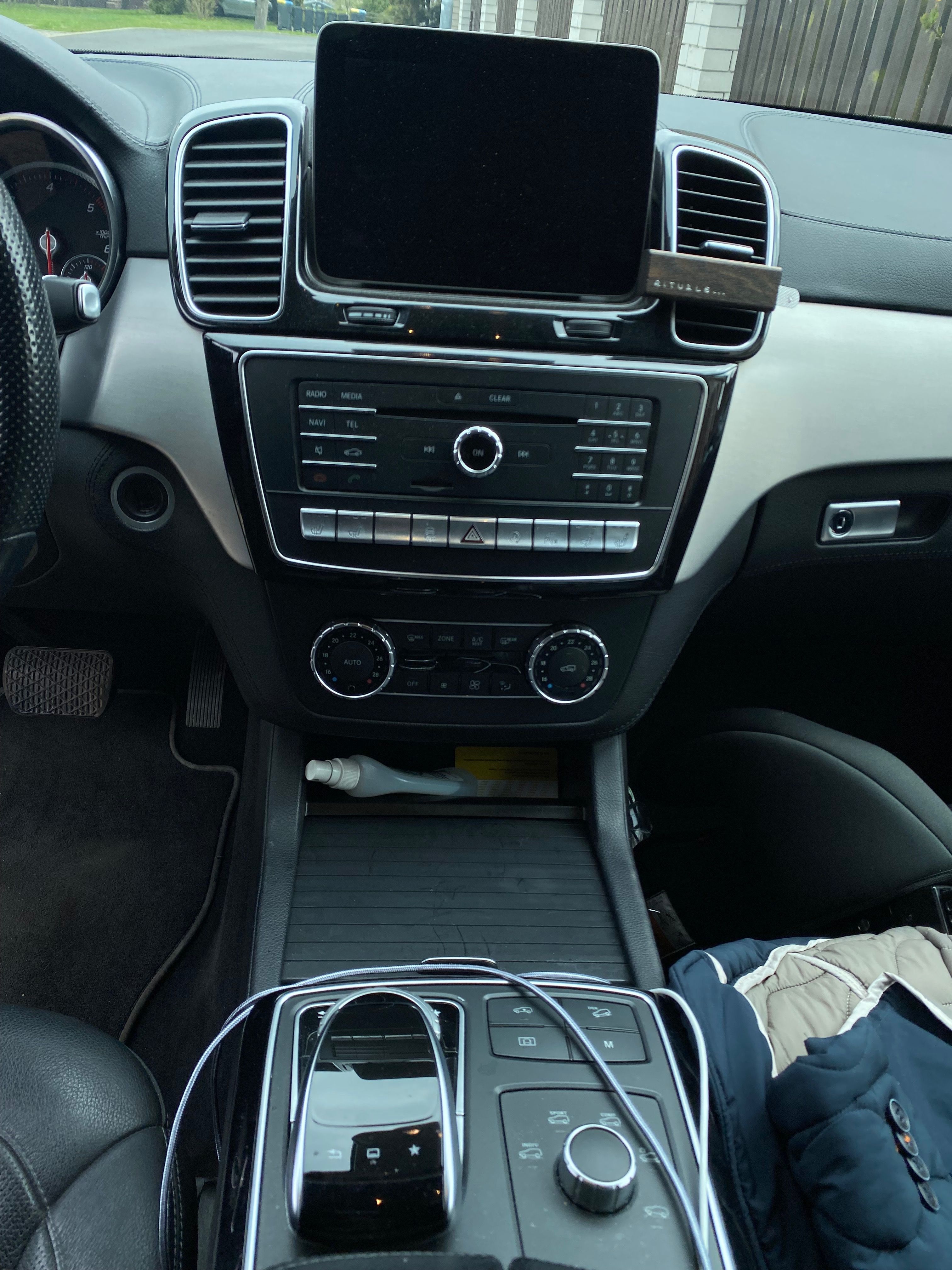 Mercedes-Benz GLE, 190kW, DPH, koule, nebourané - fotka 5