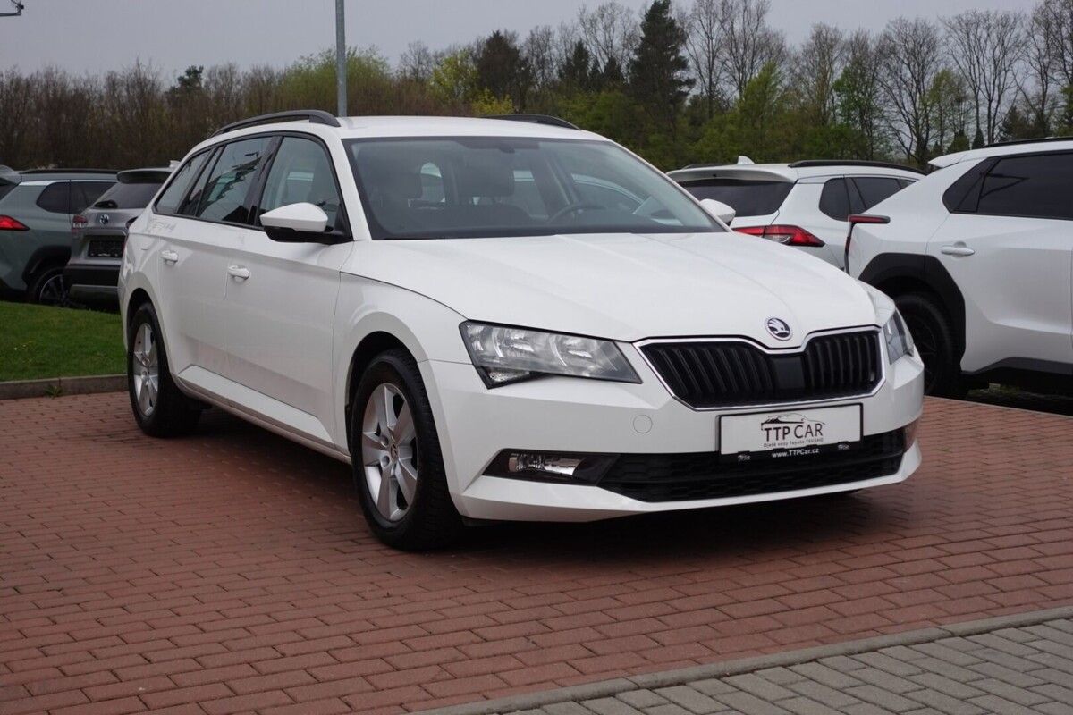 Škoda Superb, 1.4 TSI 110kW Active Combi DSG - fotka 3