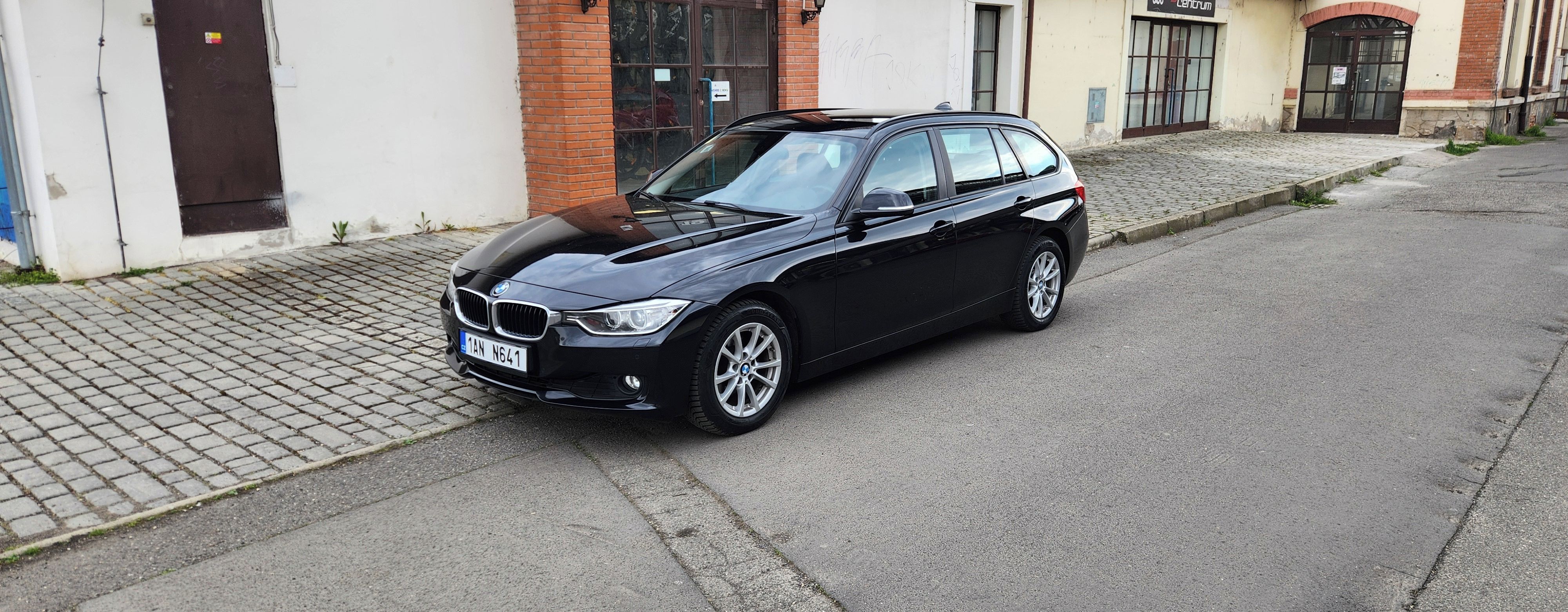 BMW Řada 3, 2.0d*XENON*AUTOMAT*TAŽNÉ*SERVI