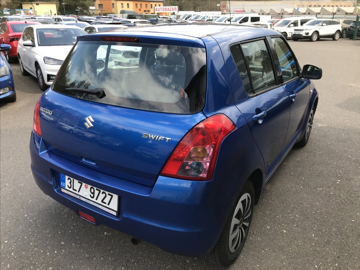 Suzuki Swift, 1,3 i 67kW 5dv. AC - fotka 4