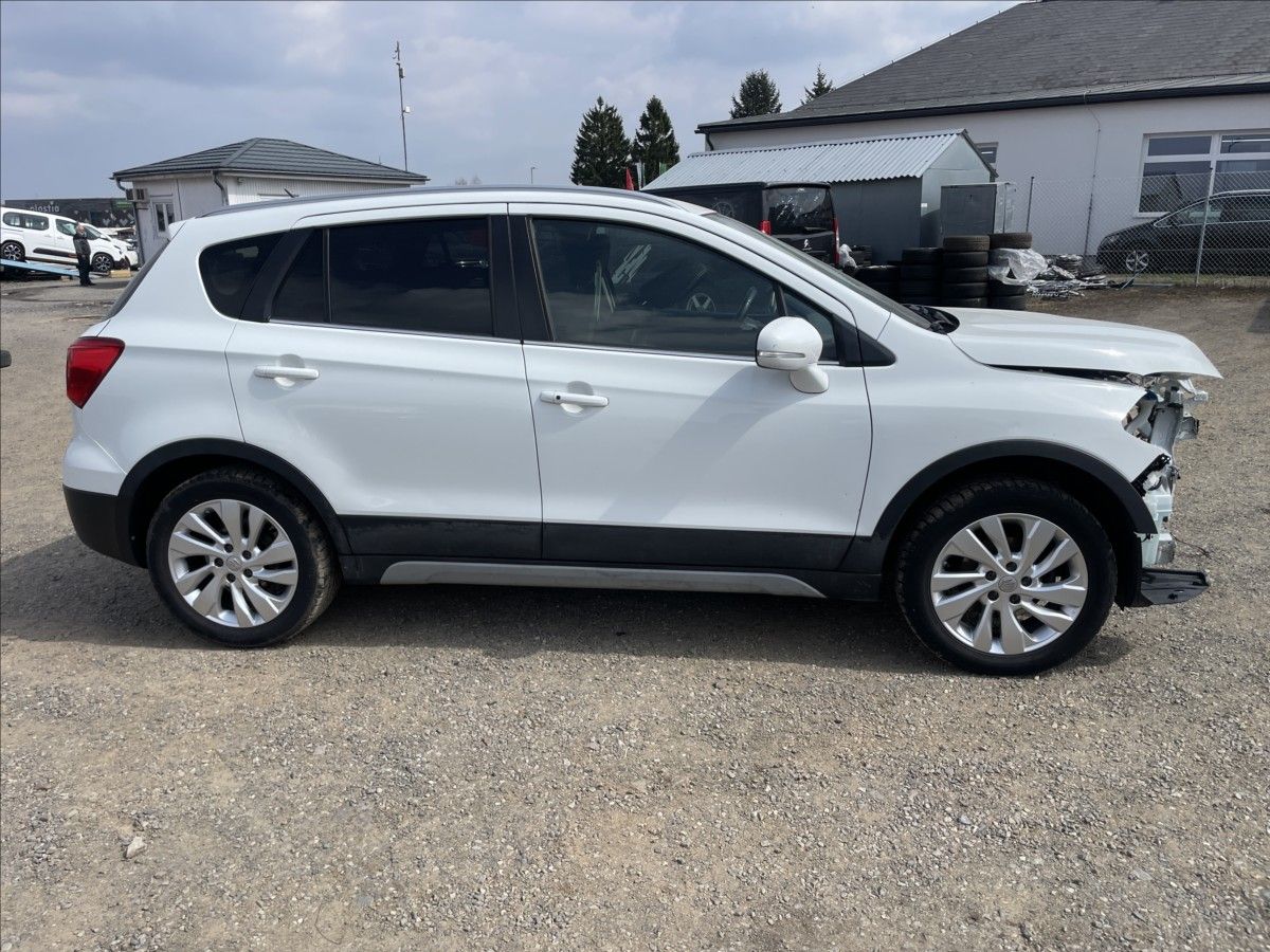 Suzuki SX4 S-Cross, 3,0 DDiS 88kw 4x4 havarované, - fotka 5