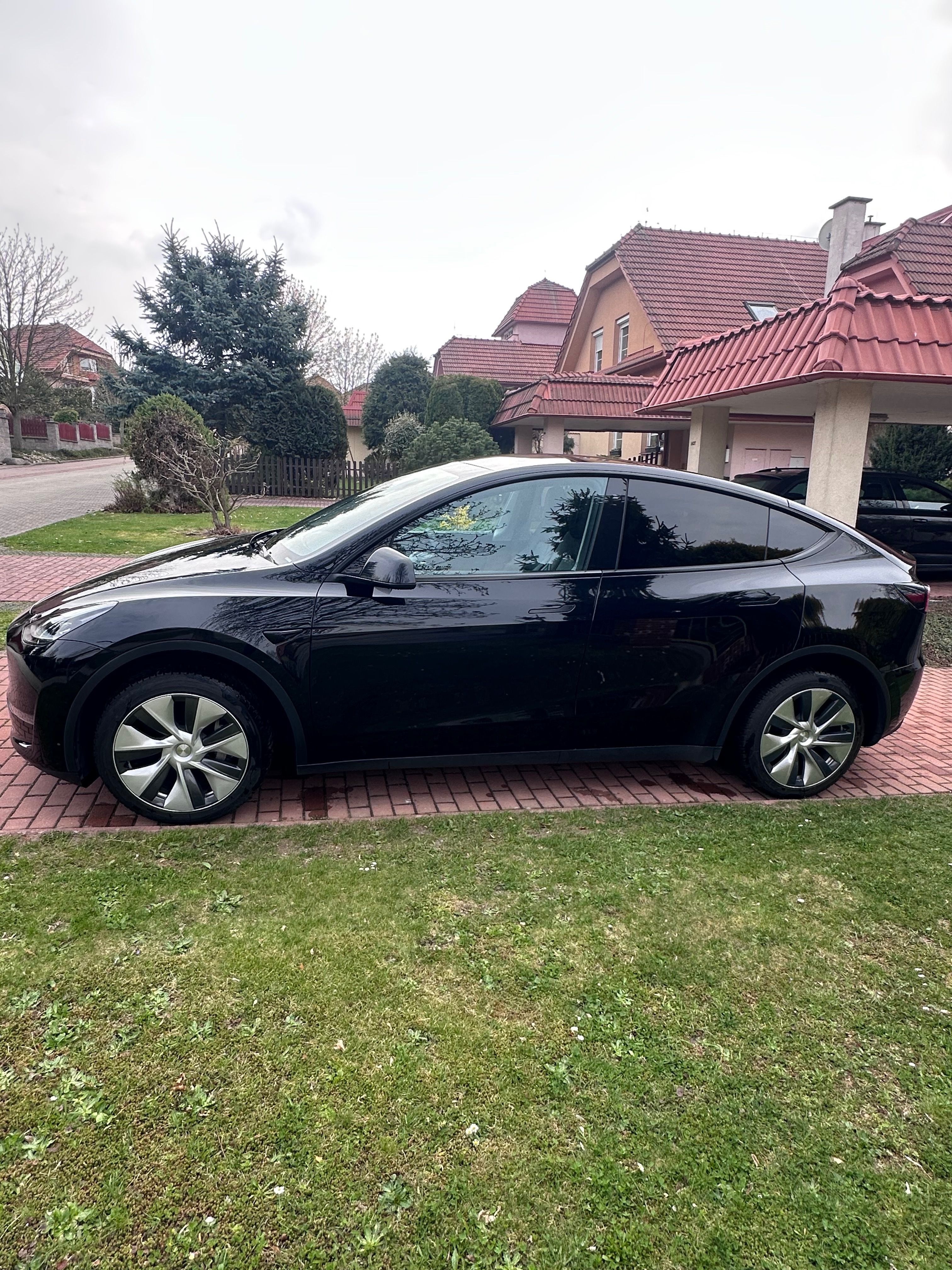 Tesla Model Y, Long Range*4x4*Ryzen - fotka 4