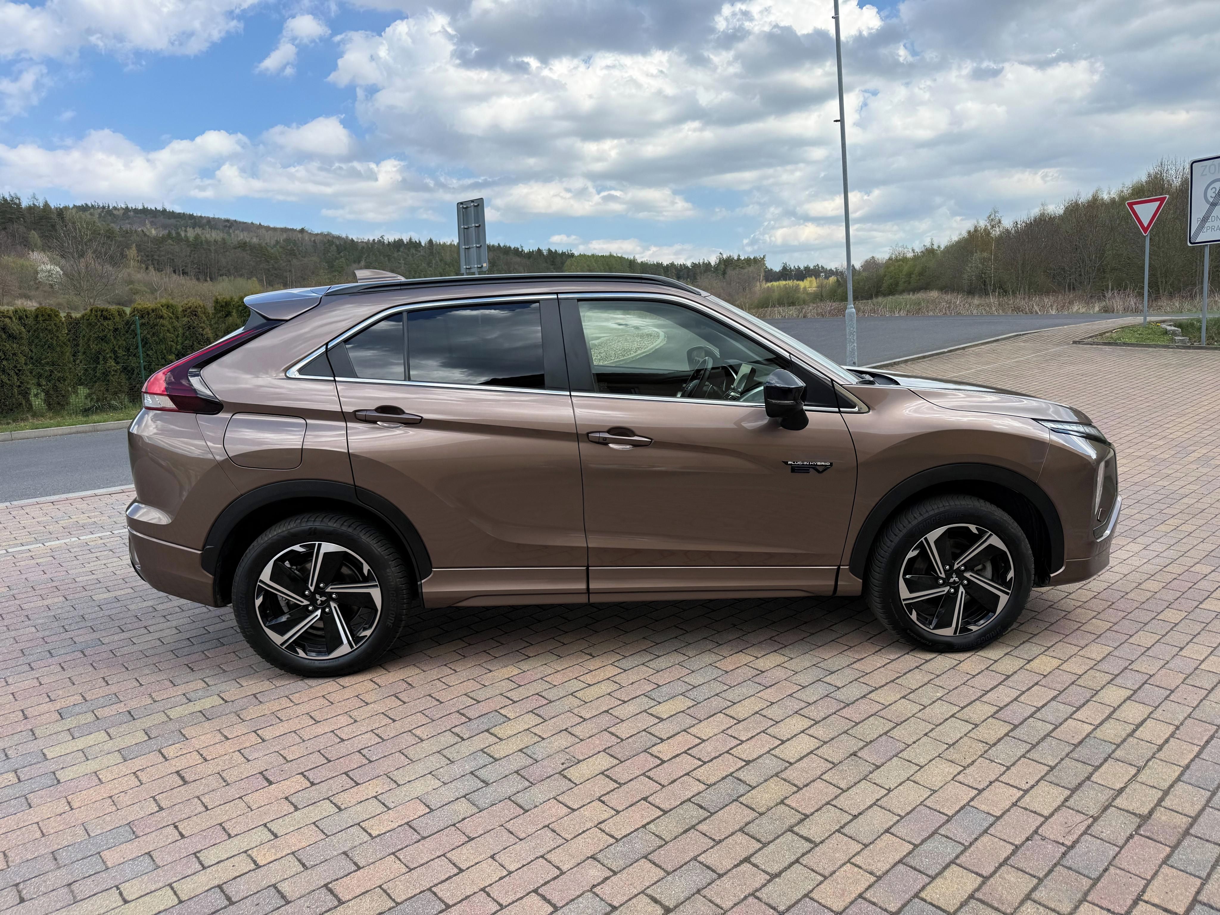 Mitsubishi Eclipse Cross, 2.4 PHEV 138kW 4x4 BLACK EDIT - fotka 6