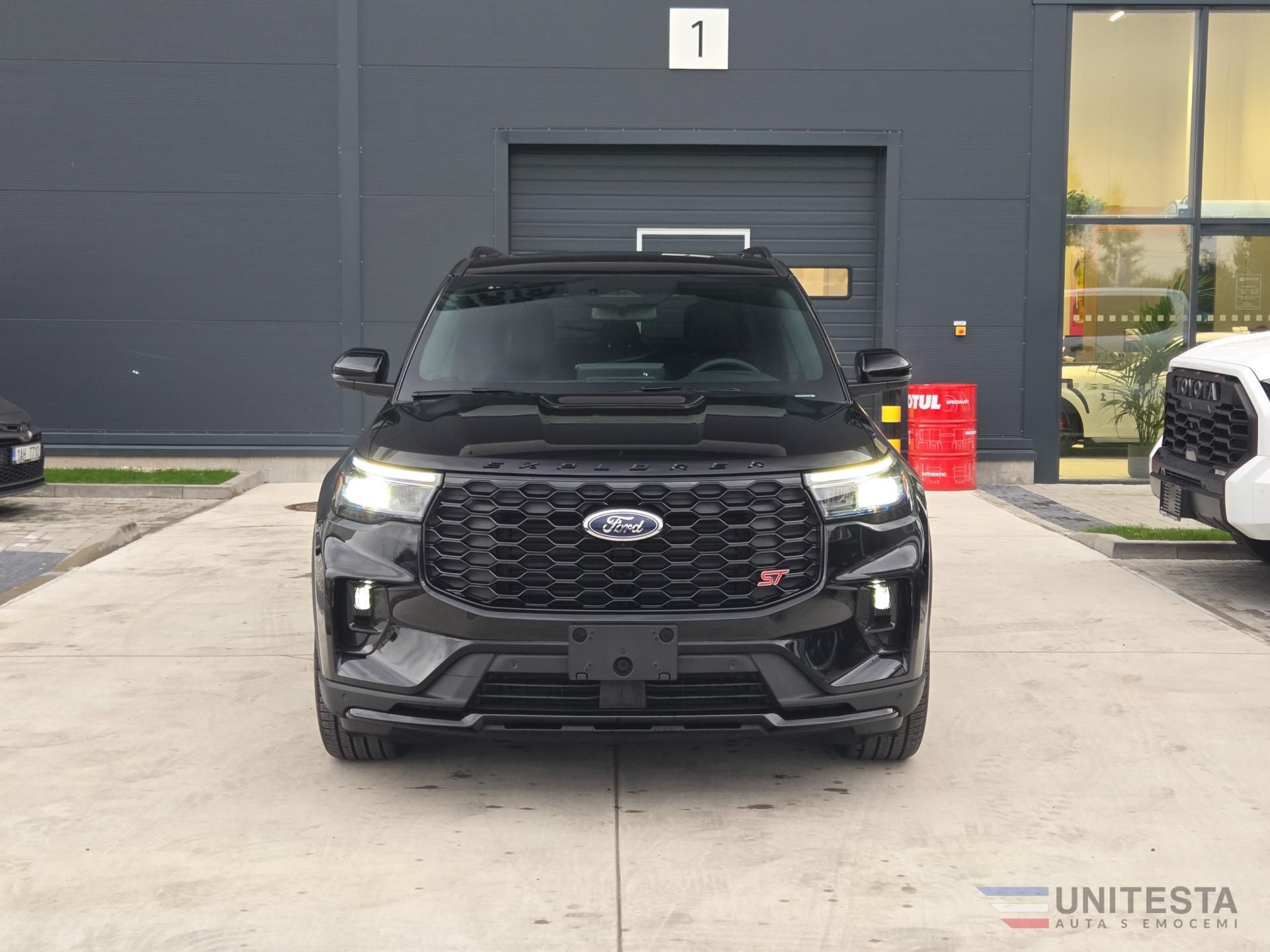 Ford Explorer, 2025 Explorer ST 4x4 - fotka 2