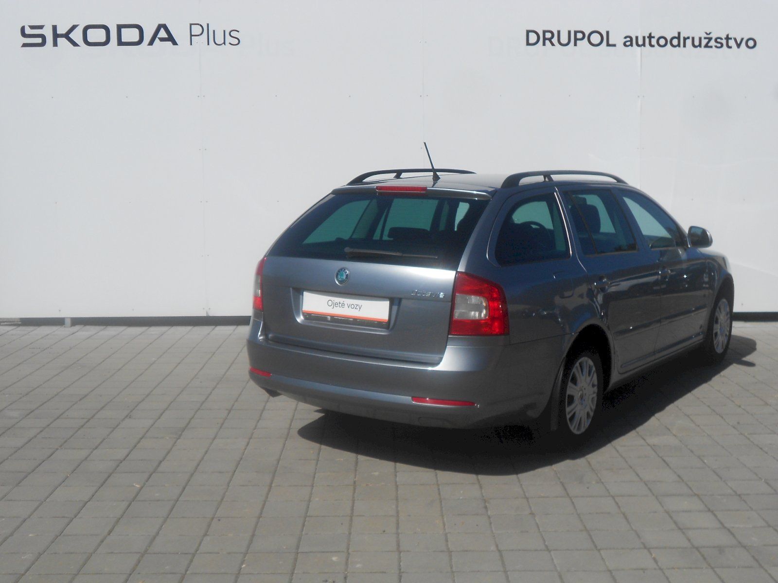 Škoda Octavia, Combi II 1.6 TDI - 77 kW, Ambi - fotka 2