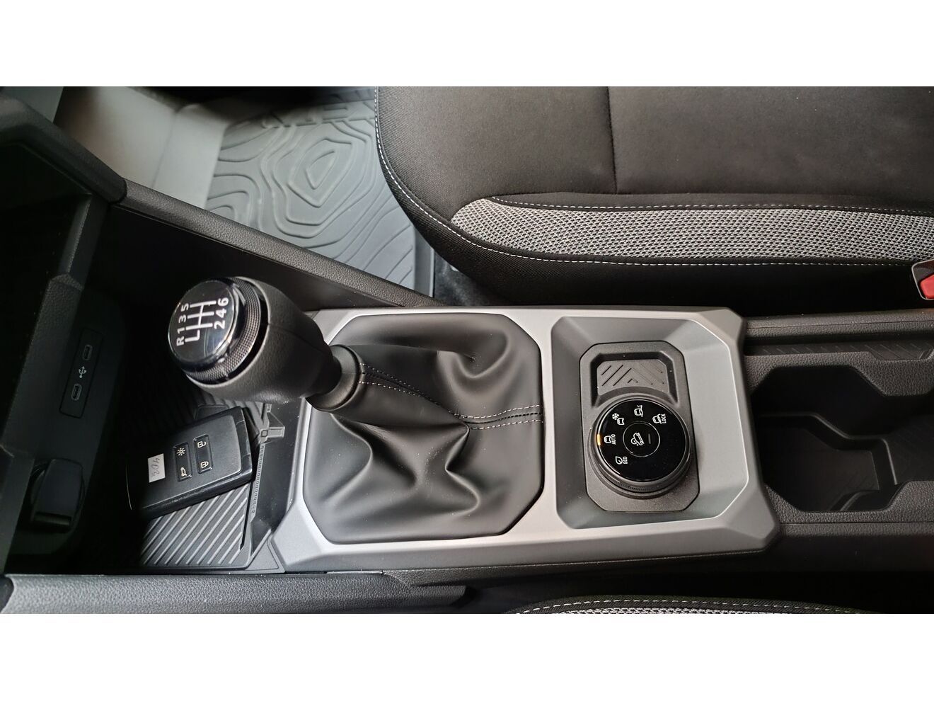 Dacia Duster, Journey  TCe 130 4x4 - fotka 2