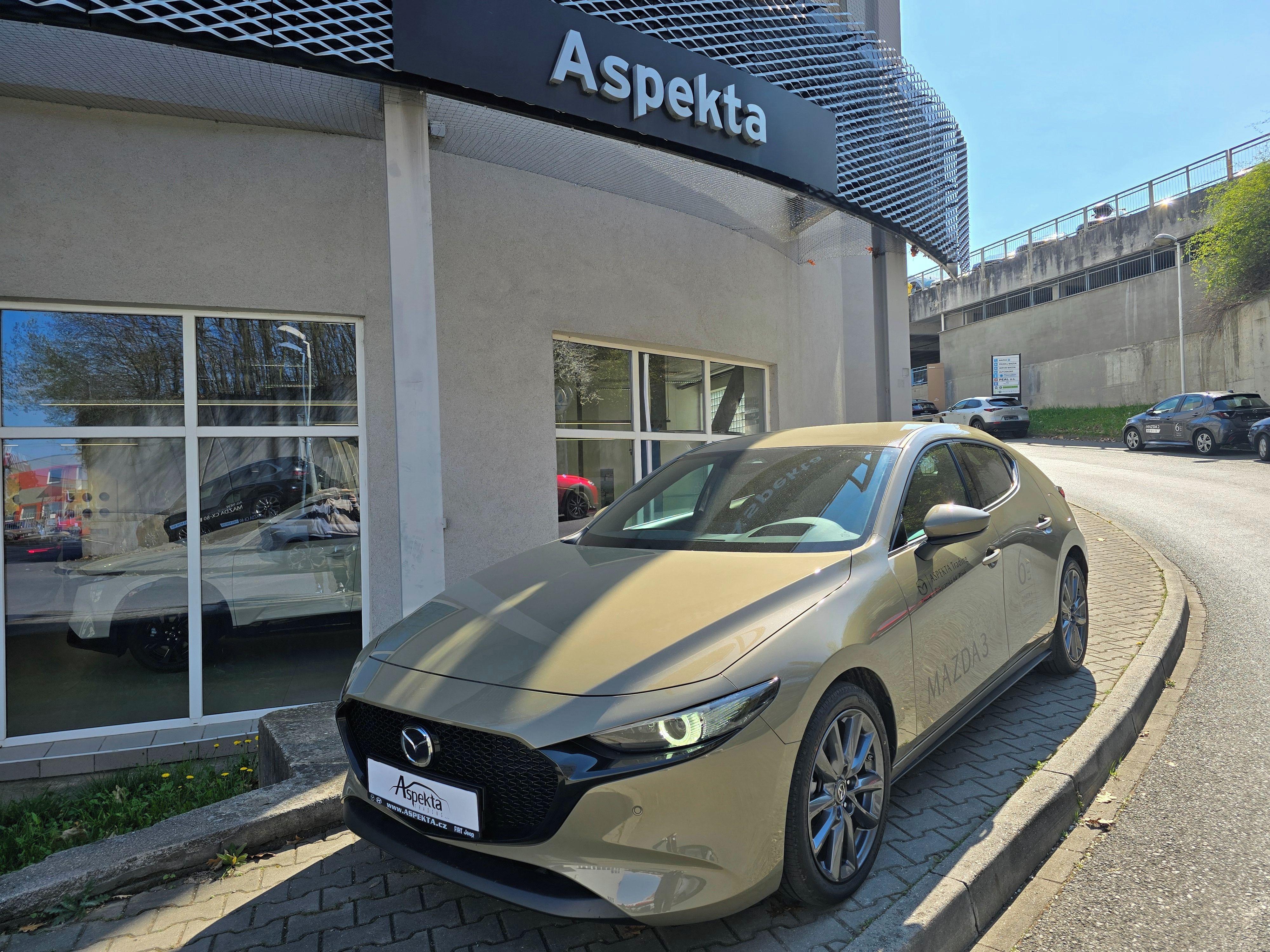 Mazda 3, 2.5L 6MT Centre-line + Style