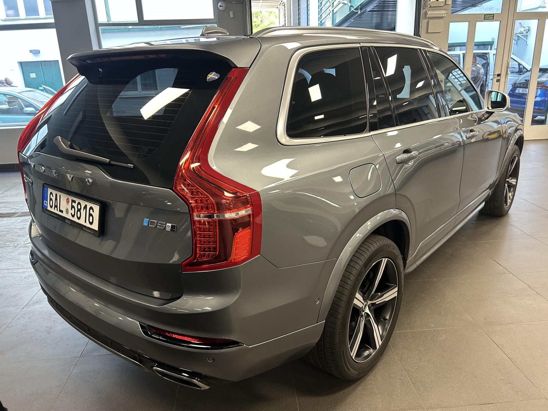 Volvo XC90, D5 AWD R-Design Drive-E - fotka 4