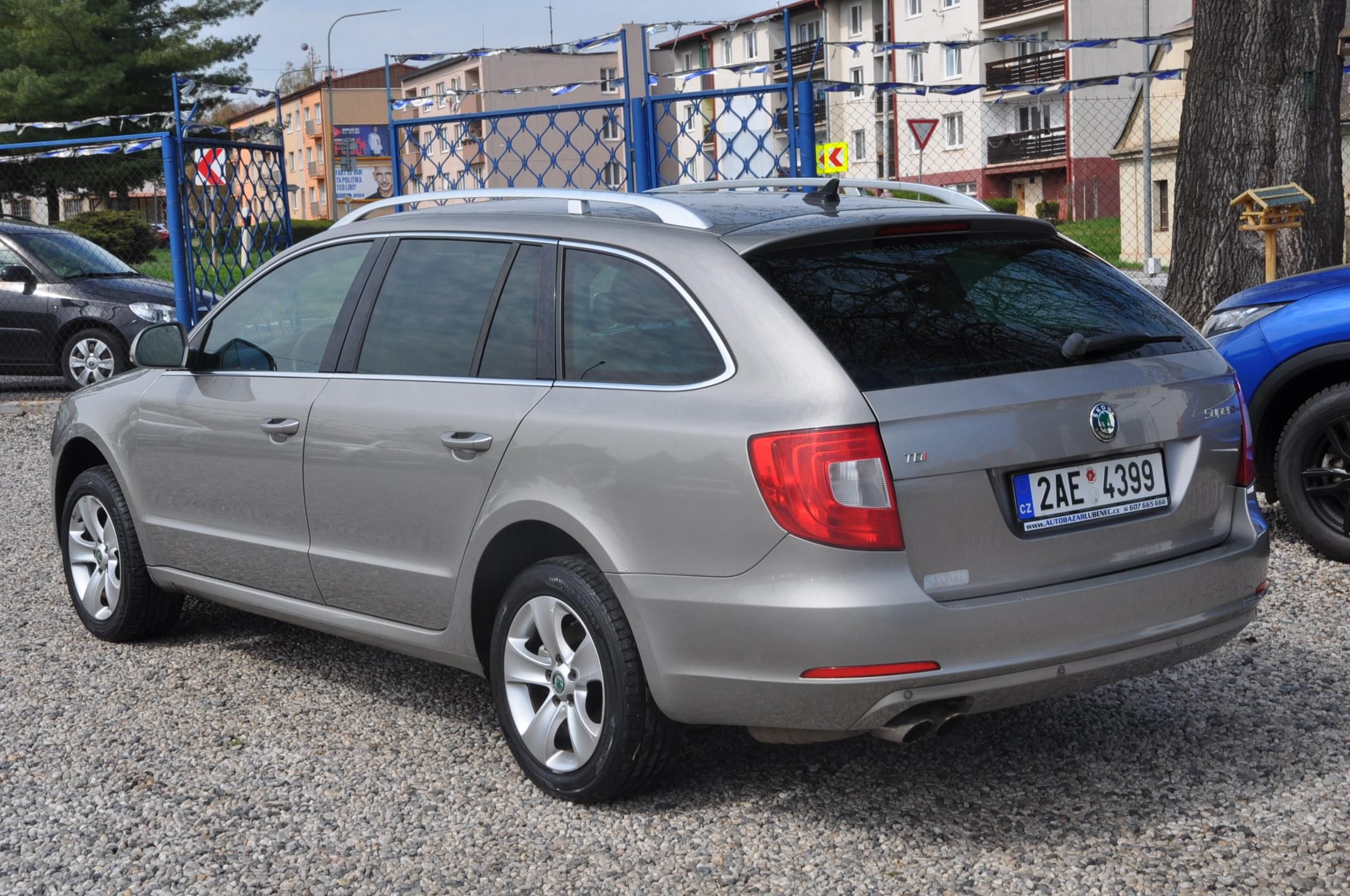 Škoda Superb, II 2.0TDi 103kW KOMBI Elegance - fotka 4