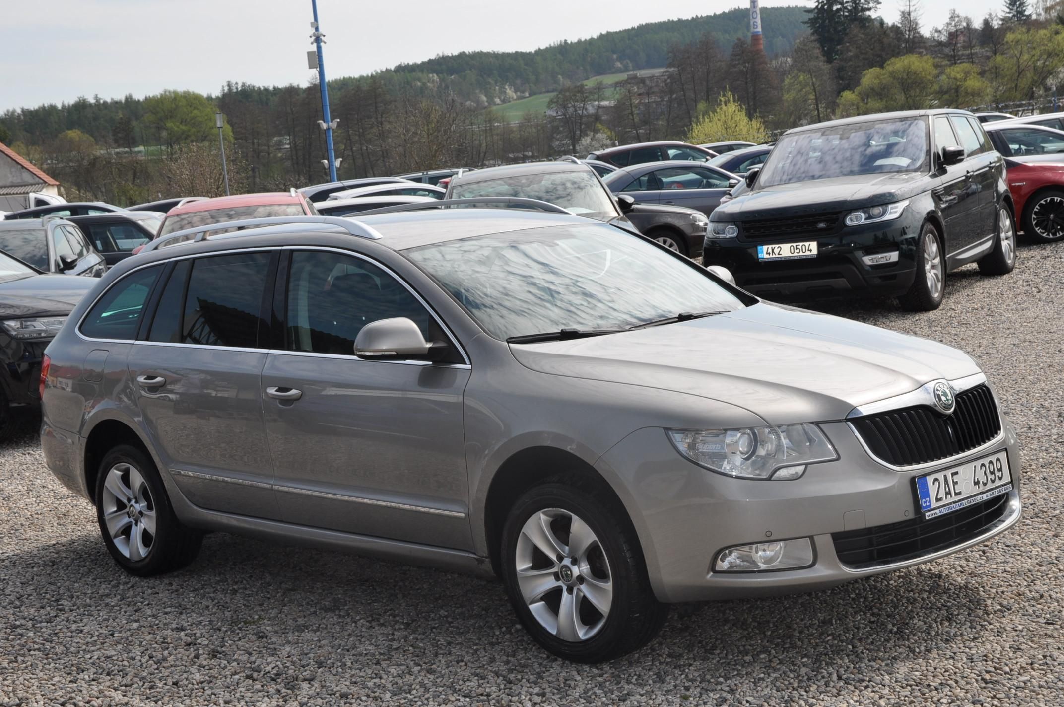 Škoda Superb, II 2.0TDi 103kW KOMBI Elegance - fotka 2