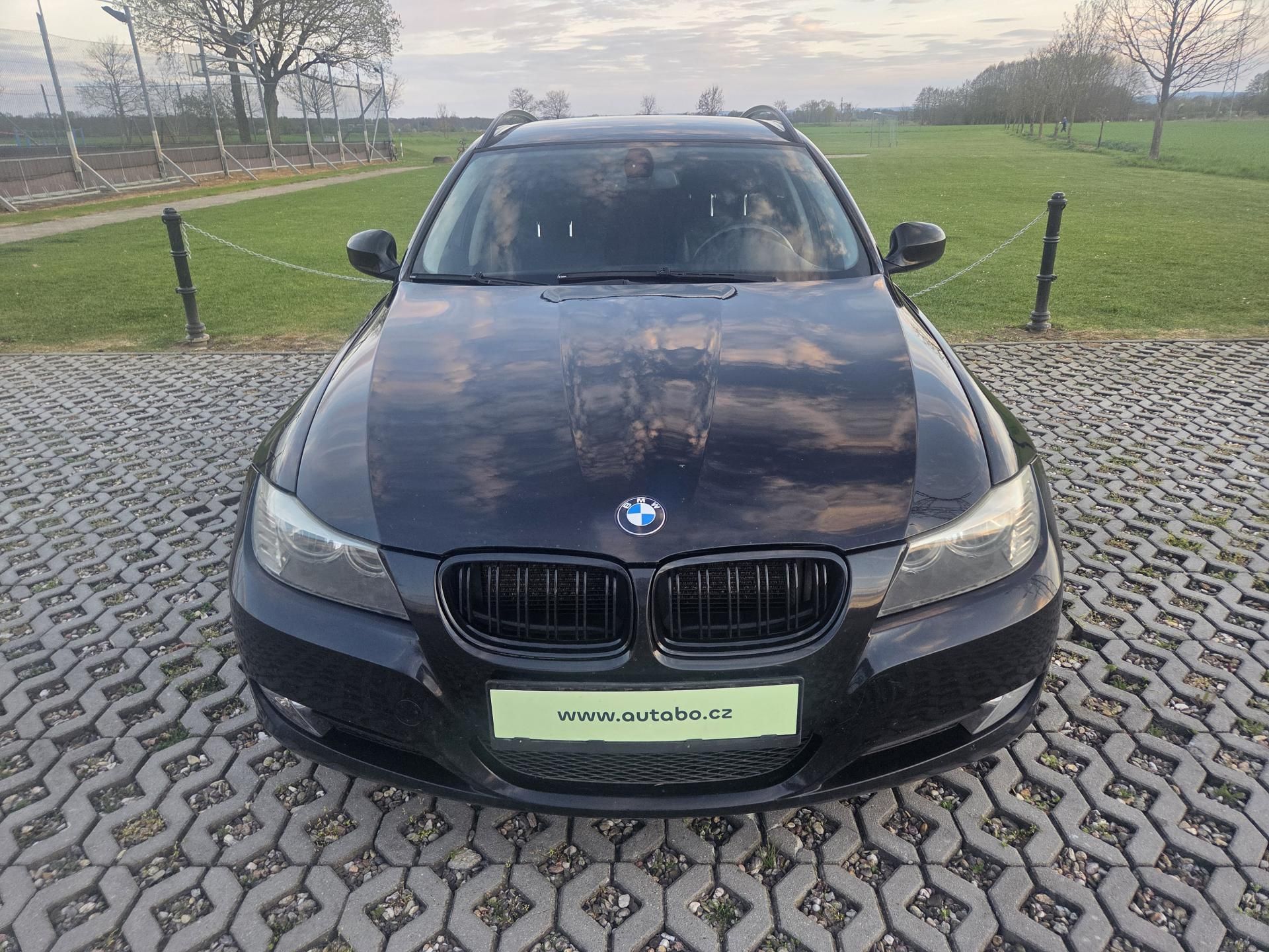 BMW Řada 3, 320d, 130 kW,2.sada kol,manual - fotka 2