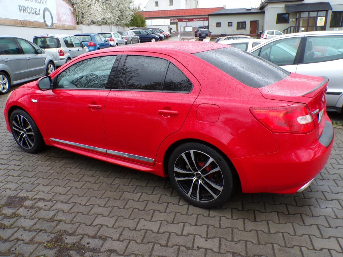 Suzuki Kizashi, 2,4 i 4x4  AUTOMAT - fotka 6