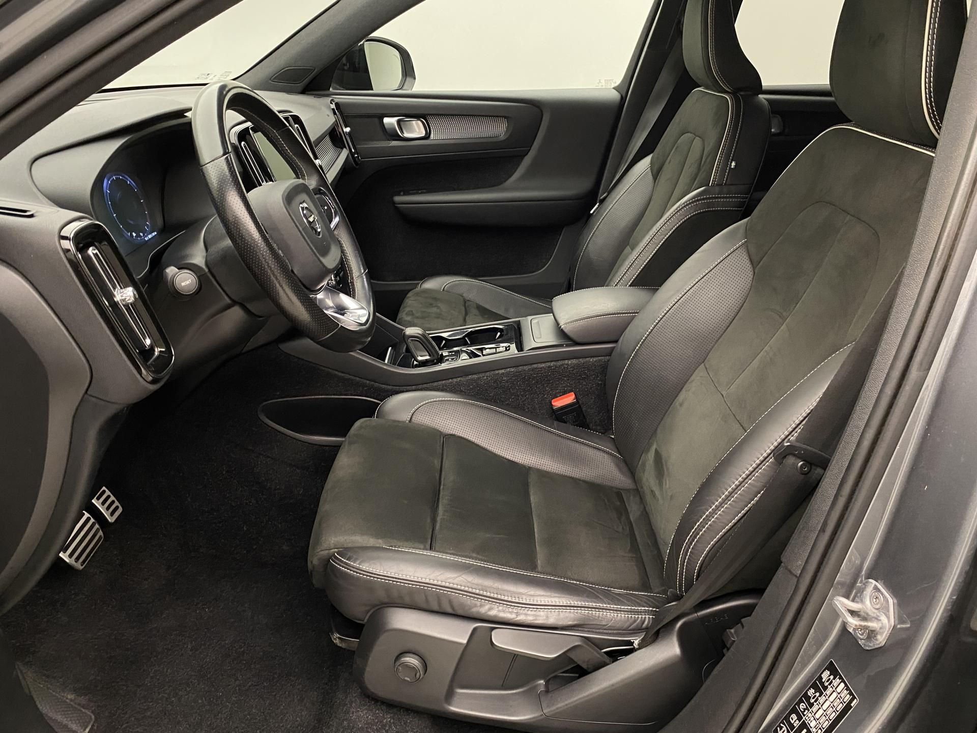 Volvo XC40, D4 AWD R-DESIGN AUT CZ - fotka 3