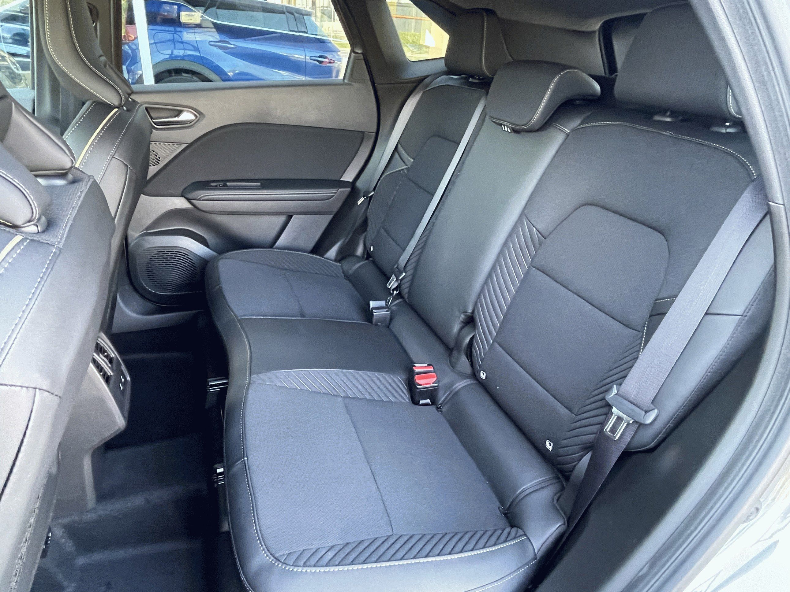 Renault Symbioz, E-Tech full hybrid 160 Iconic - fotka 6