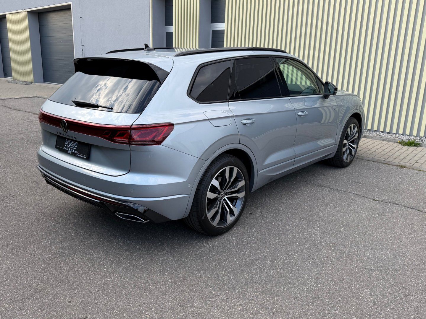 Volkswagen Touareg, 3.0TDi R-Line! ČR! NOVÝ VŮZ - fotka 5