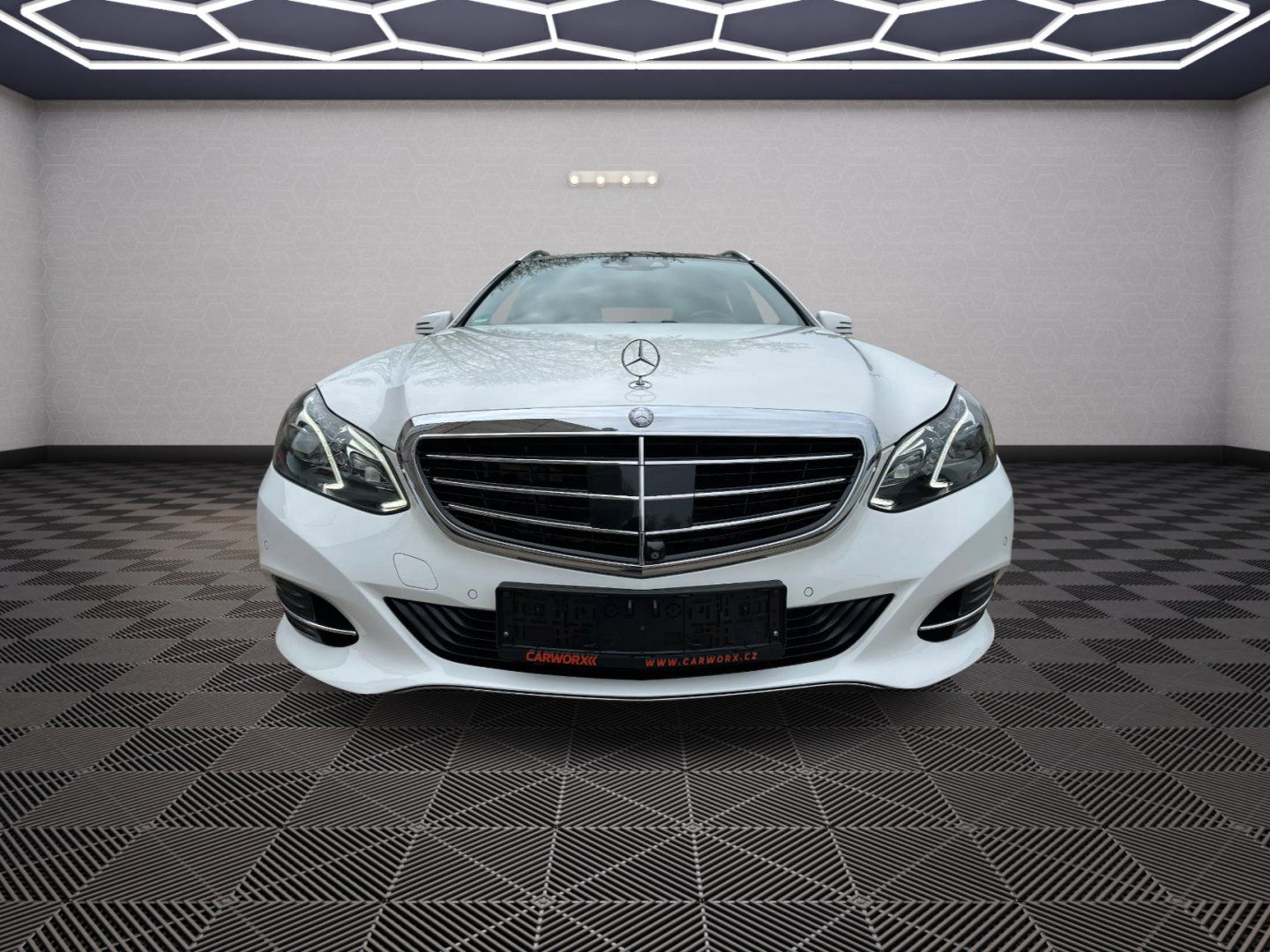 Mercedes-Benz Třídy E, 350CDI 4Matic Elegance - fotka 2