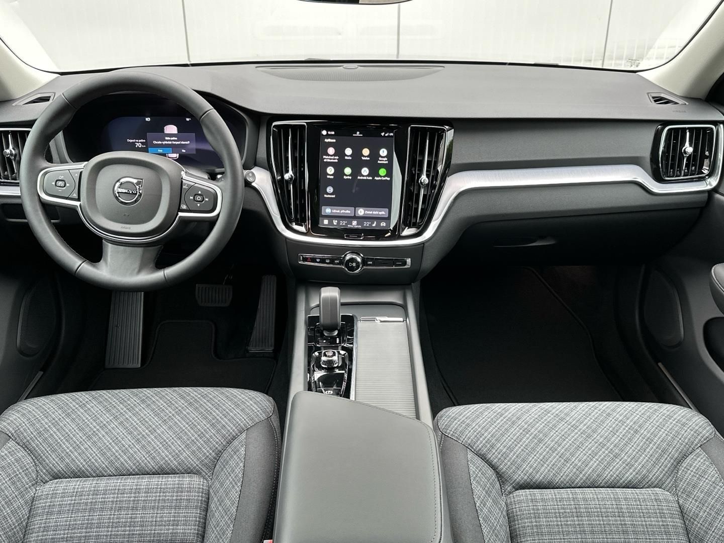 Volvo V60, 2.0B4 FWD 145kW CORE - fotka 4