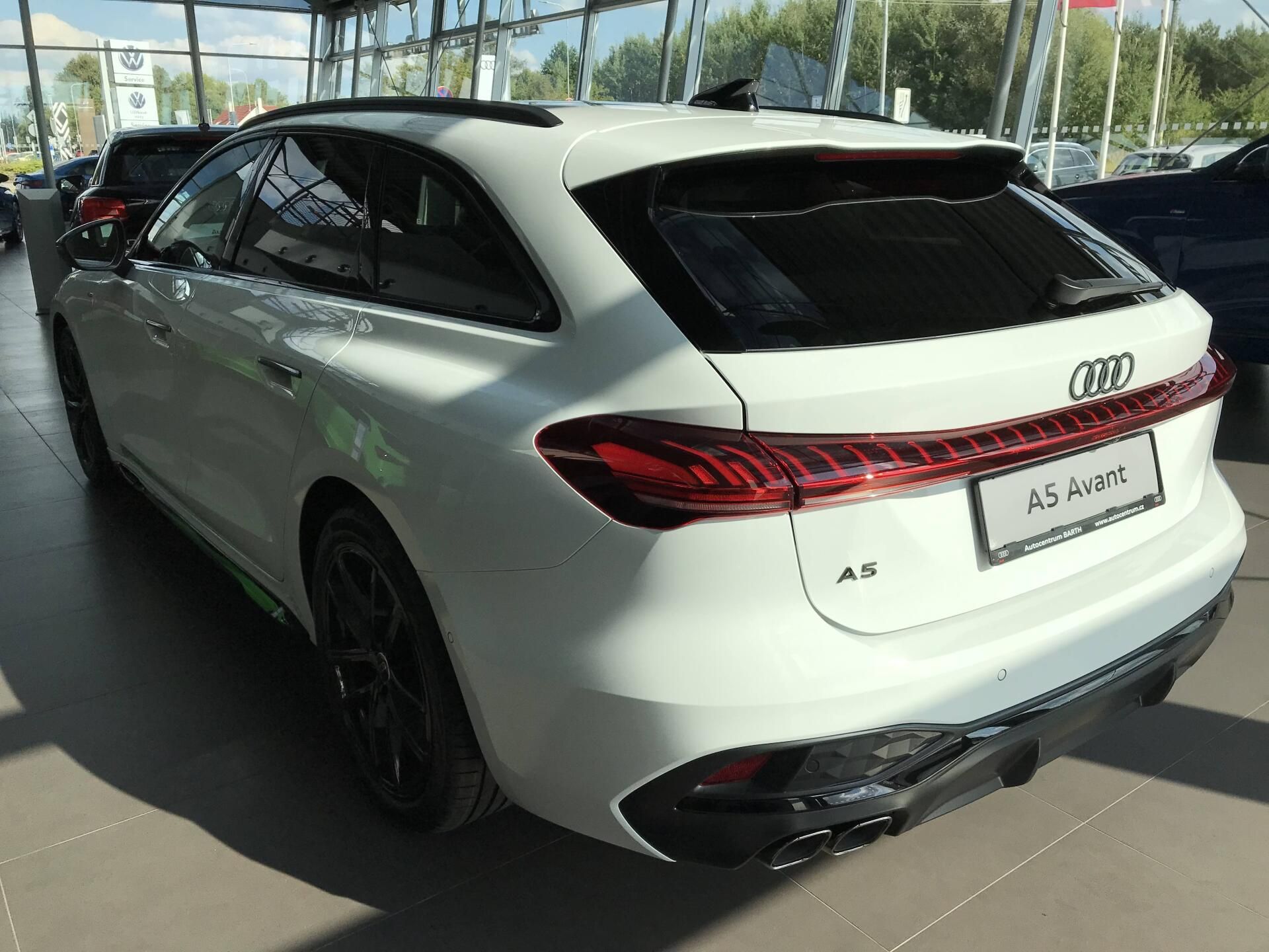 Audi A5, 7STR 2,0TDI - fotka 4