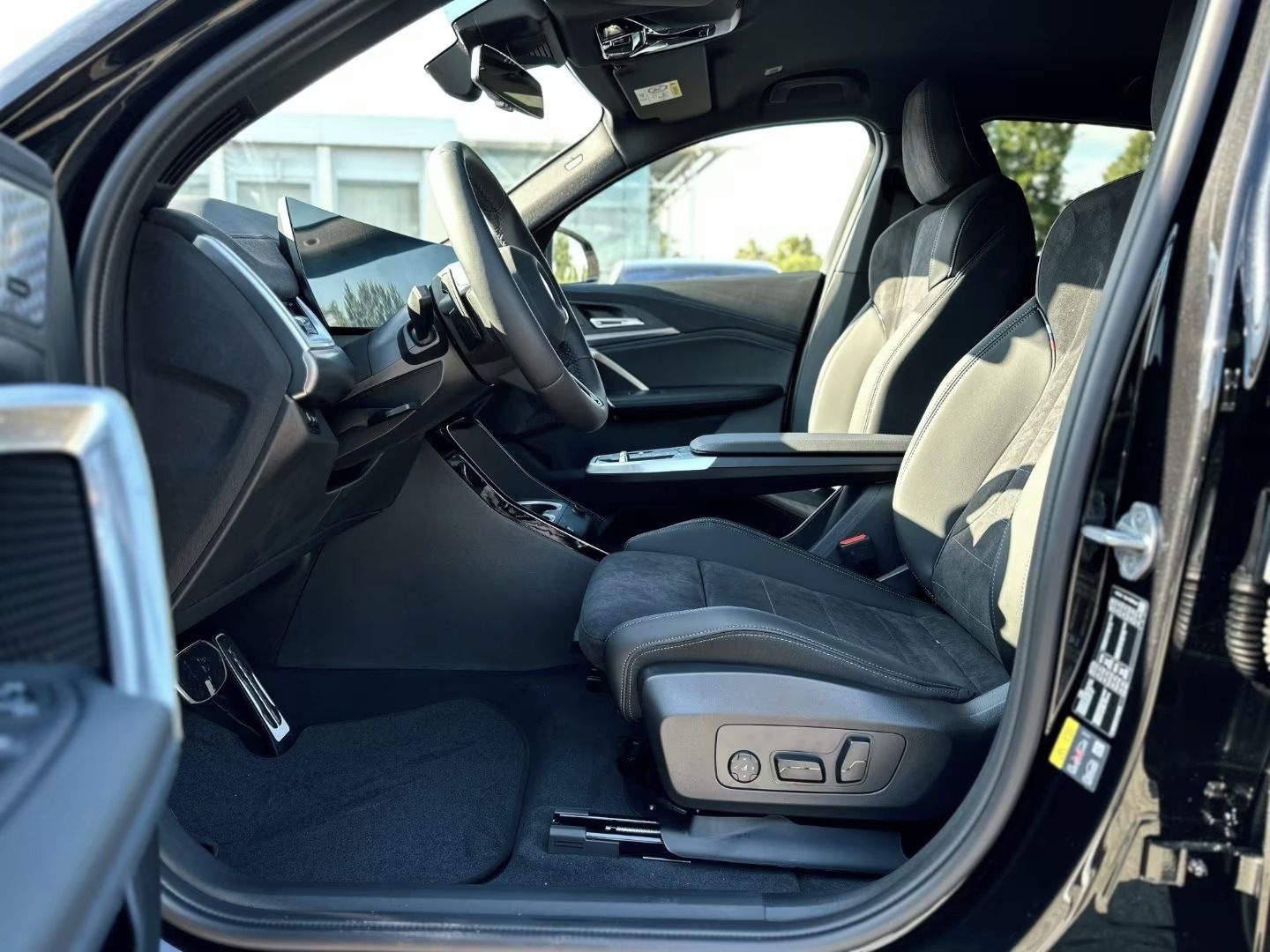 BMW iX2, eDrive20 M Sportpaket - fotka 6