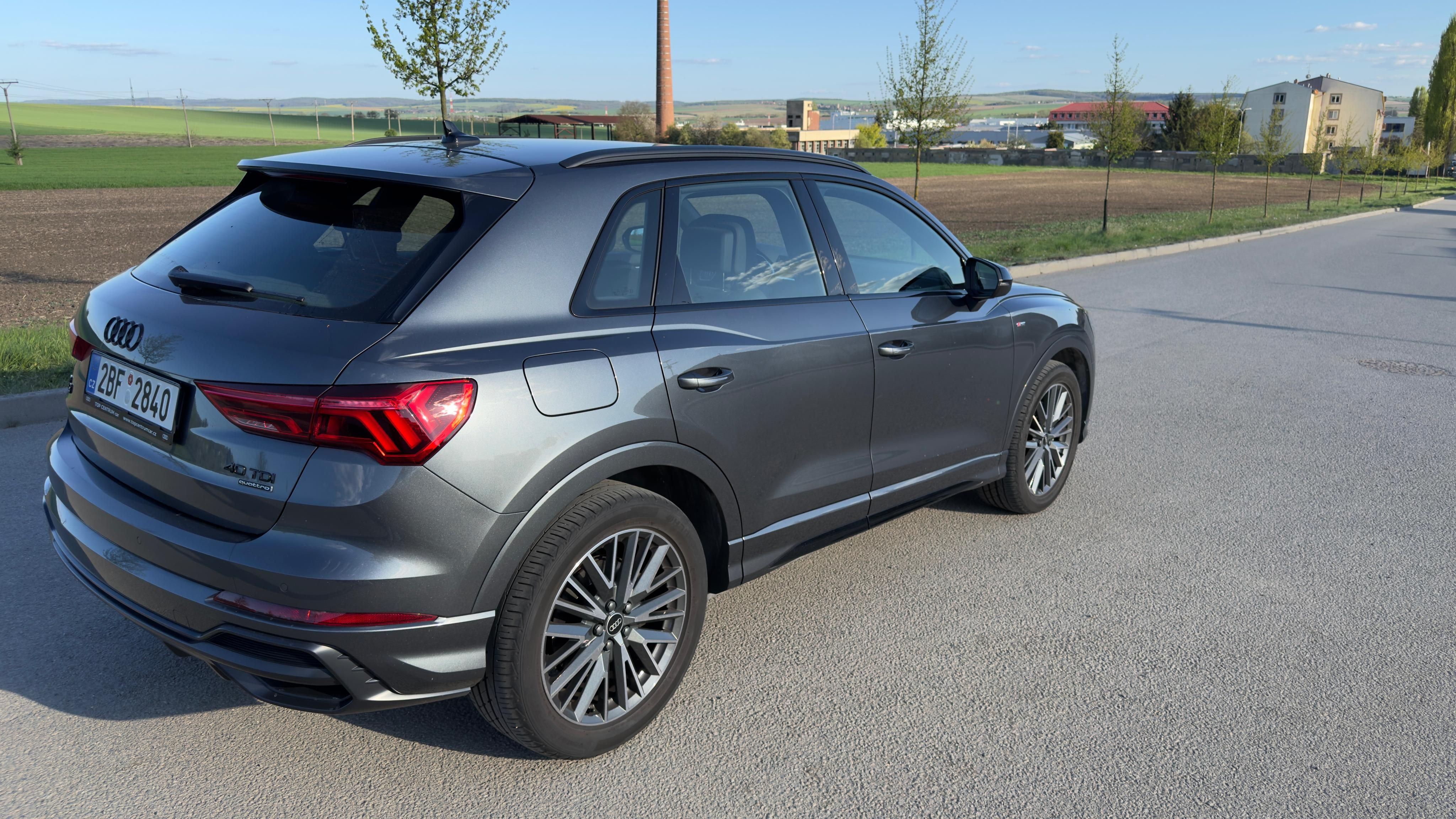 Audi Q3, 40 TDI QUATTRO S tronic s-line - fotka 6