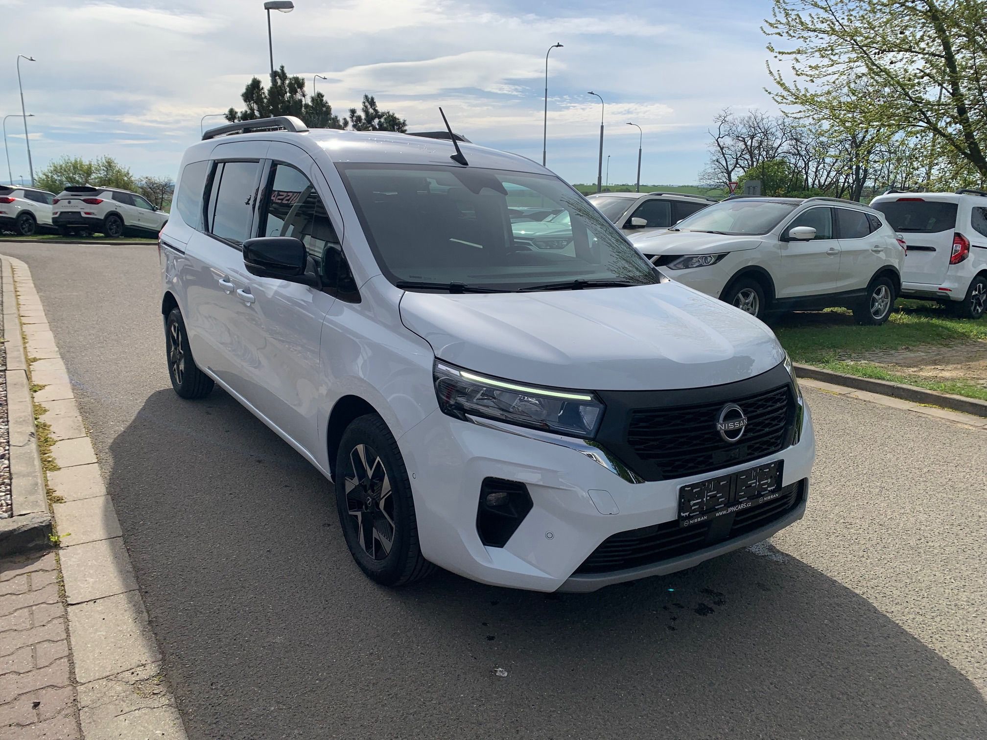 Nissan Townstar, COMBI L2 1.3DIG-T AT Tekna 7s - fotka 2