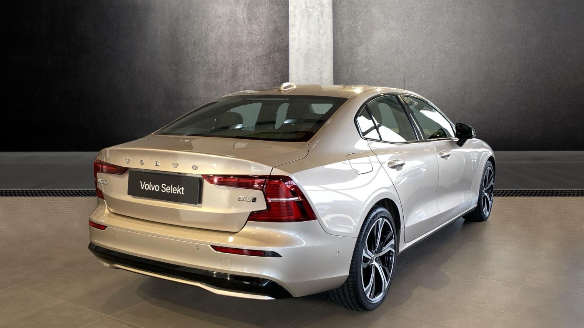 Volvo S60, ULTIMATE DARK, B5 AWD, 184+10 - fotka 2