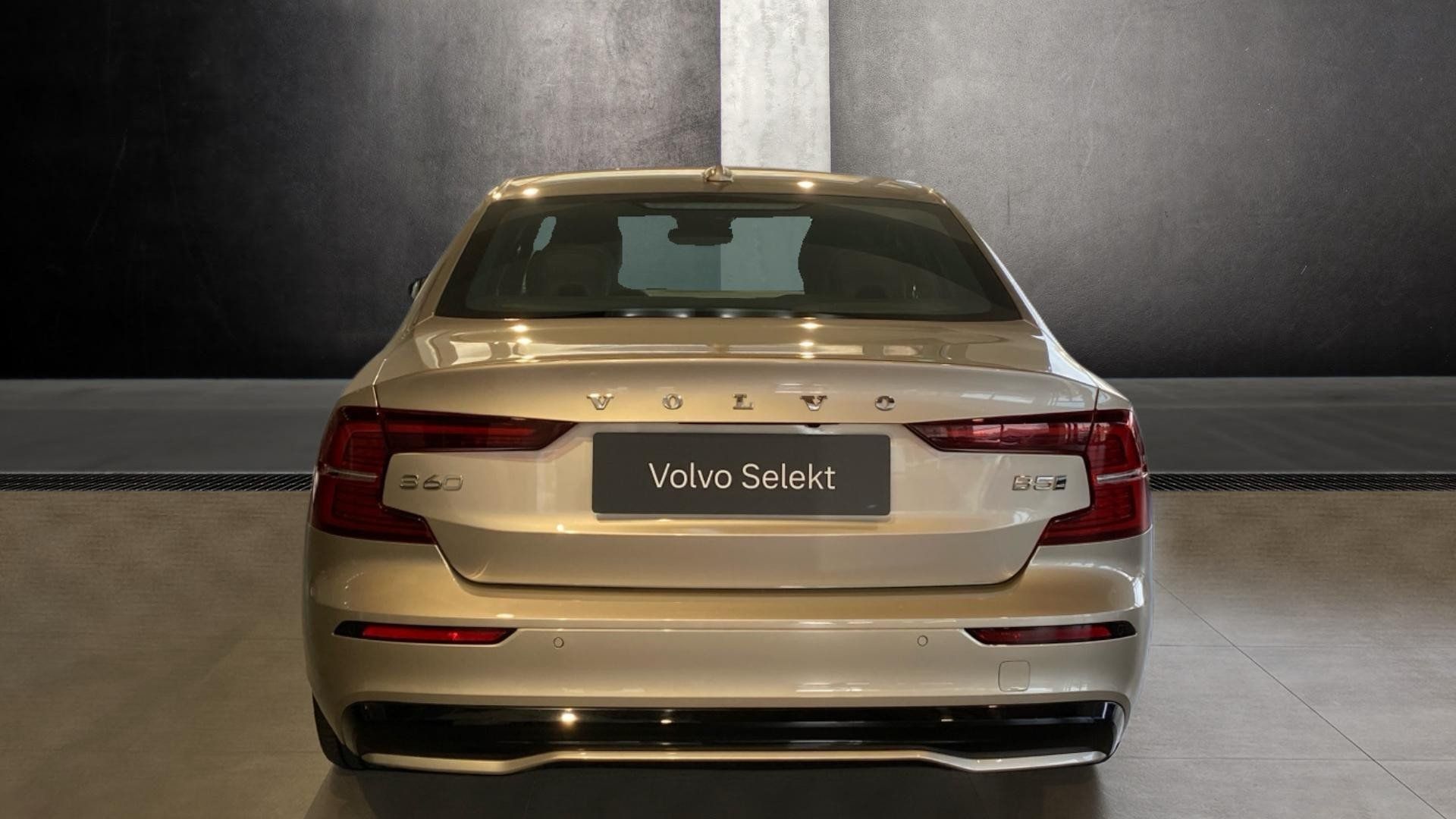 Volvo S60, ULTIMATE DARK, B5 AWD, 184+10 - fotka 3