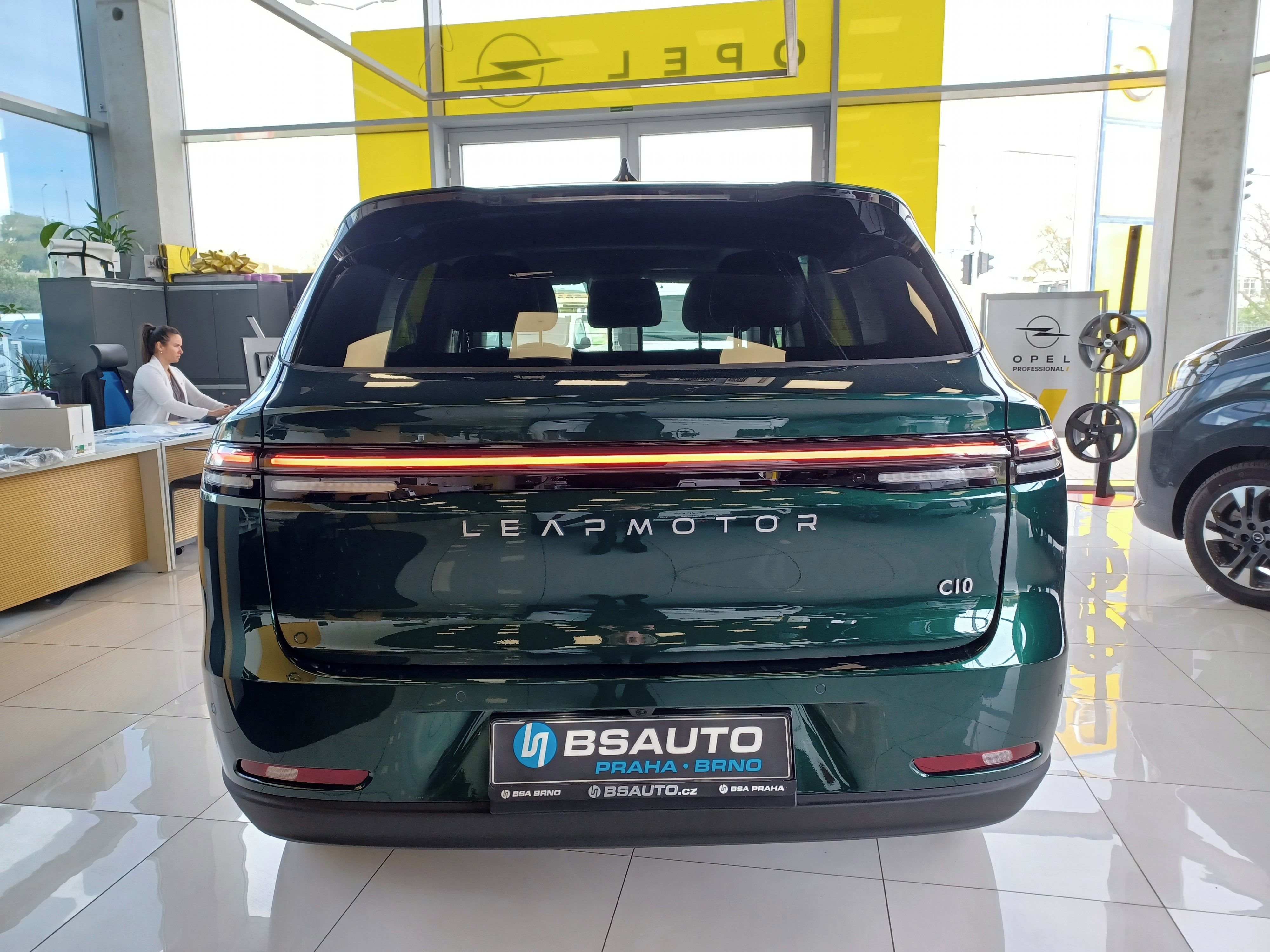 Leapmotor C10 REEV, 158kW s prodlužovačem dojezdu - fotka 6