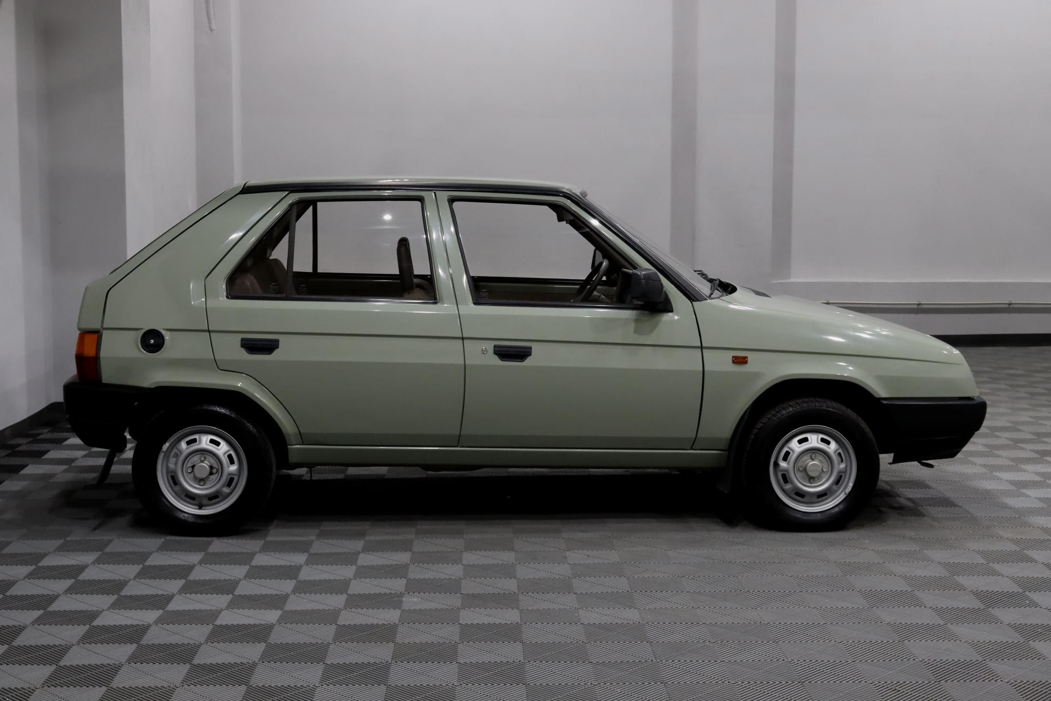Škoda Favorit, 1.3 46 kW 136 L - fotka 4