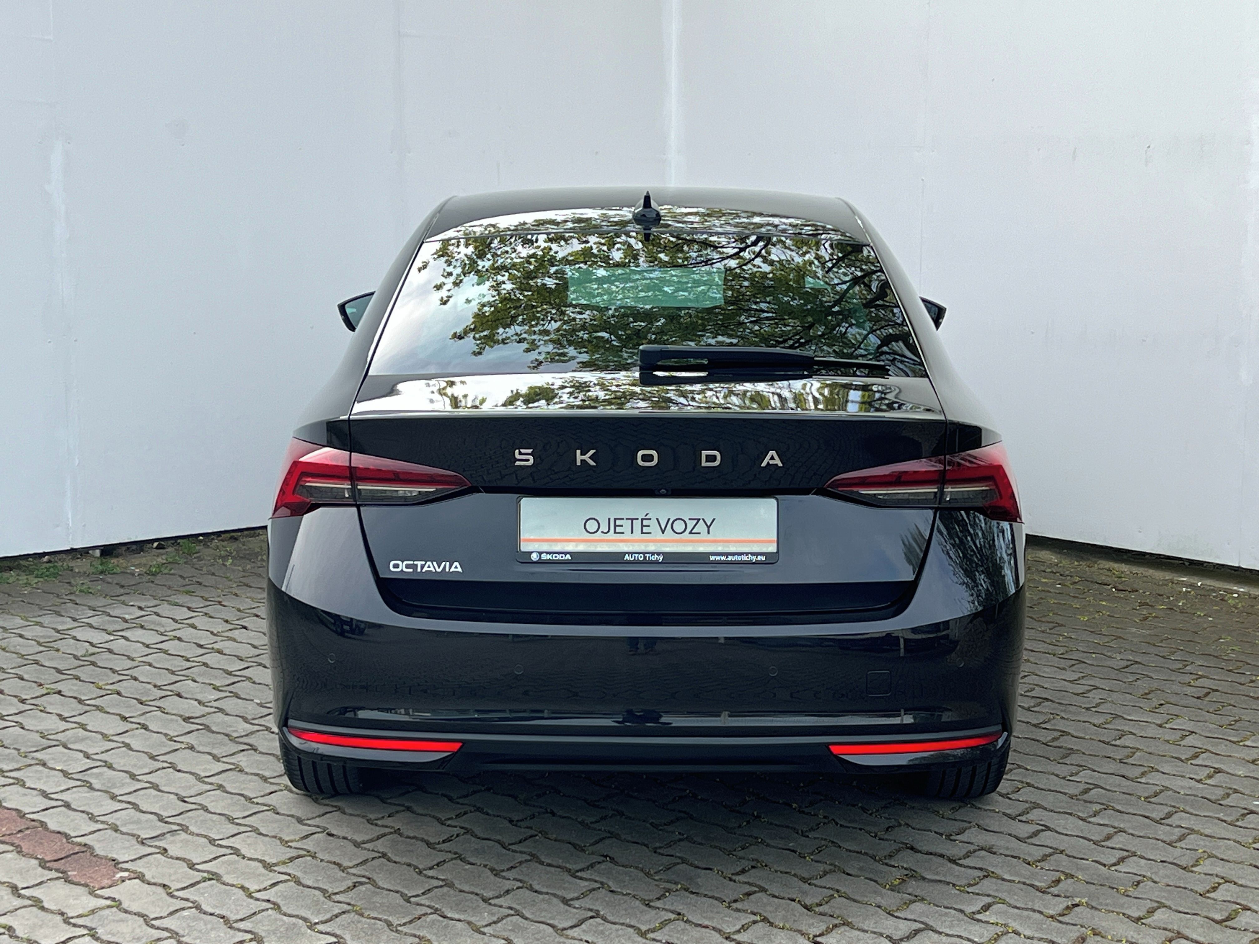 Škoda Octavia, 2.0TDI 110kW DSG First Edition - fotka 6