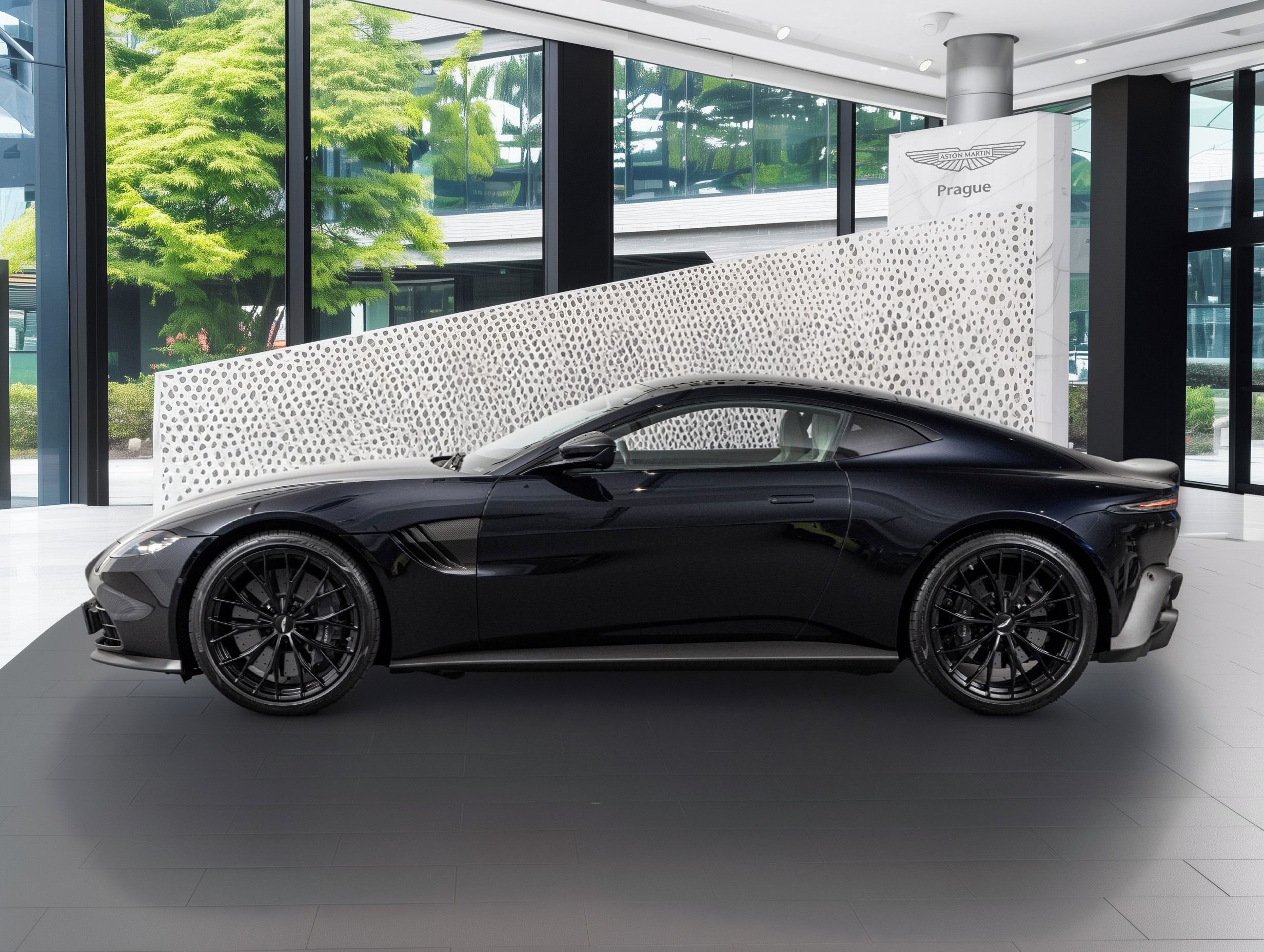 Aston Martin V8 Vantage, V8 Vantage 4.0 V8 - fotka 3