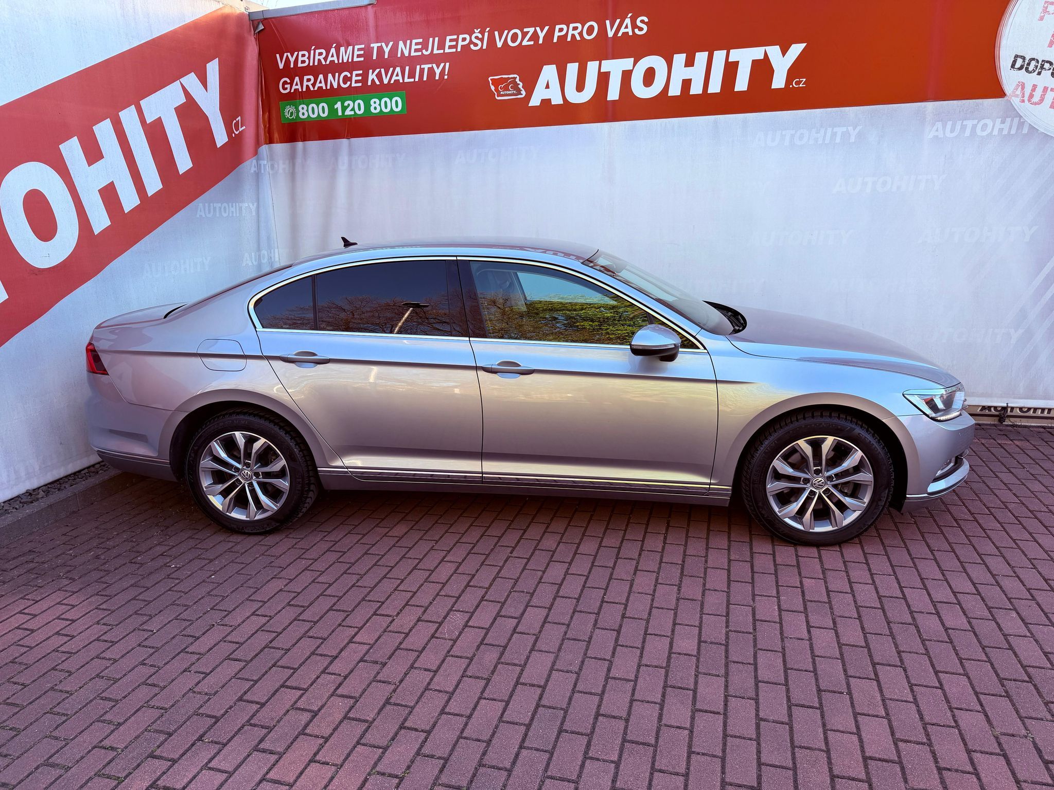 Volkswagen Passat, 2.0 TDi Highline DSG, ČR, 1.Ma - fotka 6