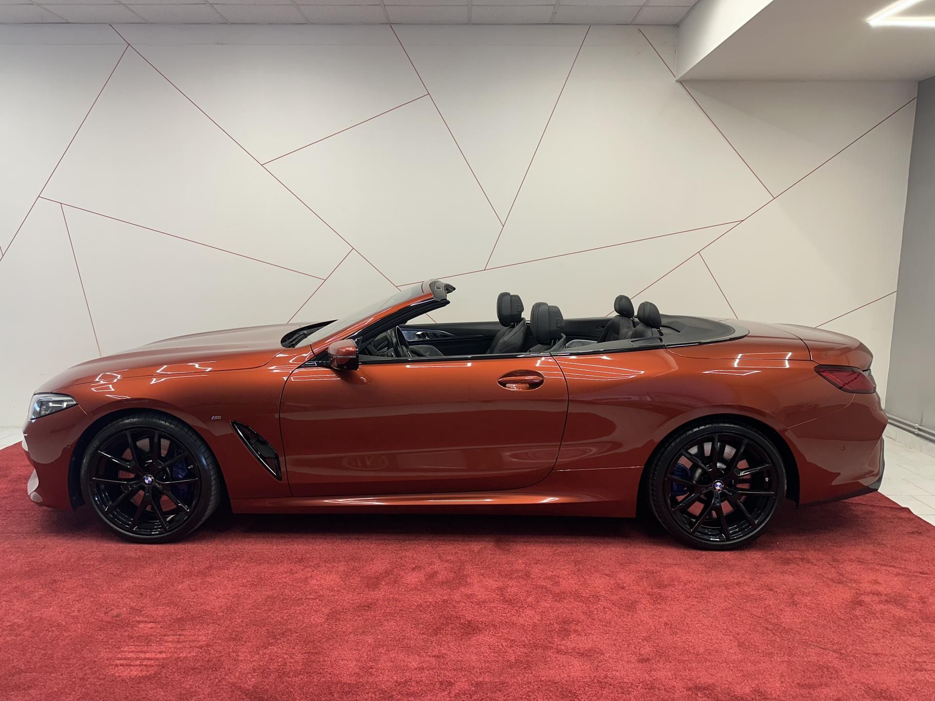 BMW Řada 8, M850i Cabrio HUD*B&W*360*MASÁŽ - fotka 3