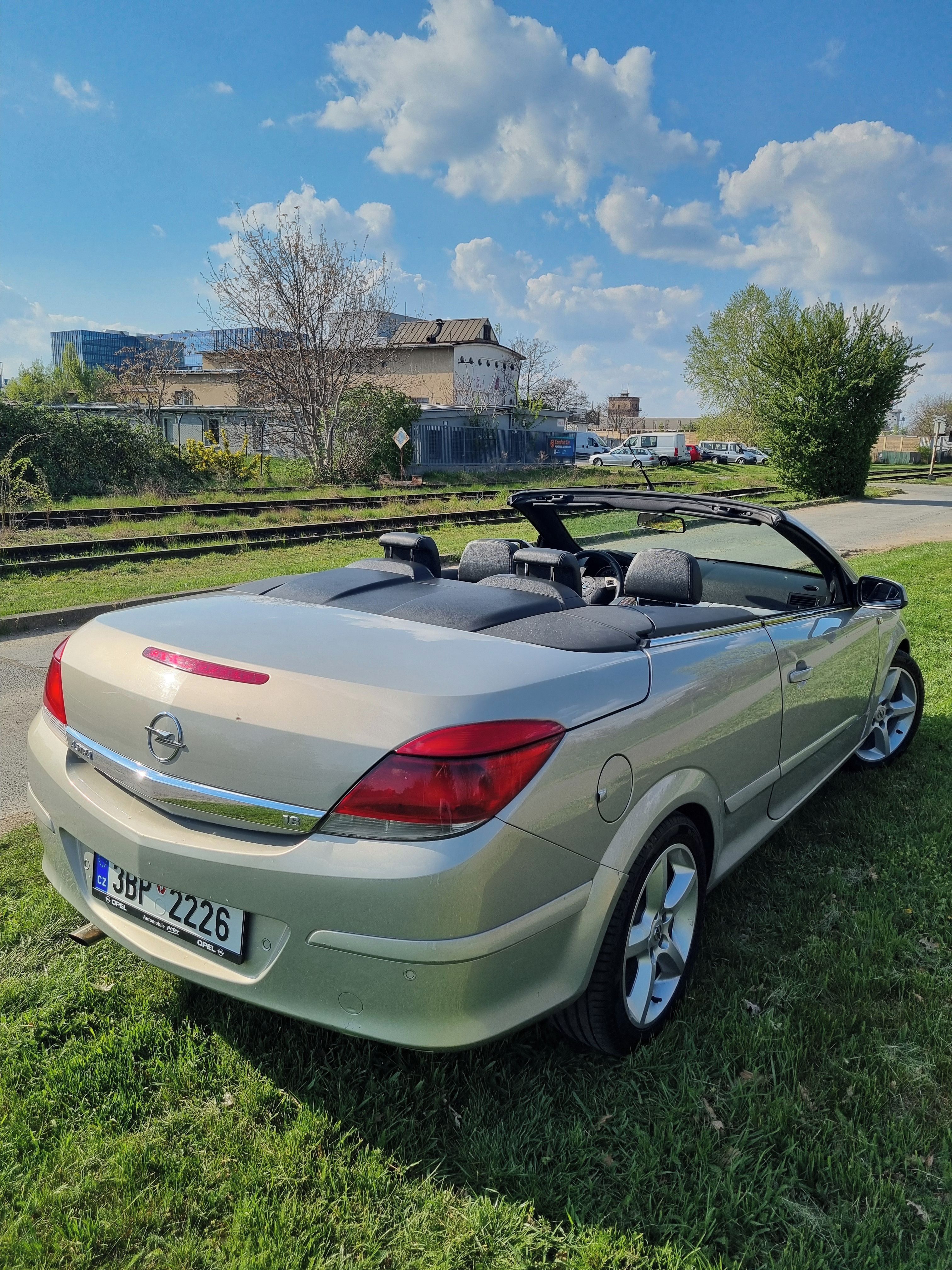 Opel Astra, Twin Top 1,8i16v, 159 t.km! - fotka 3
