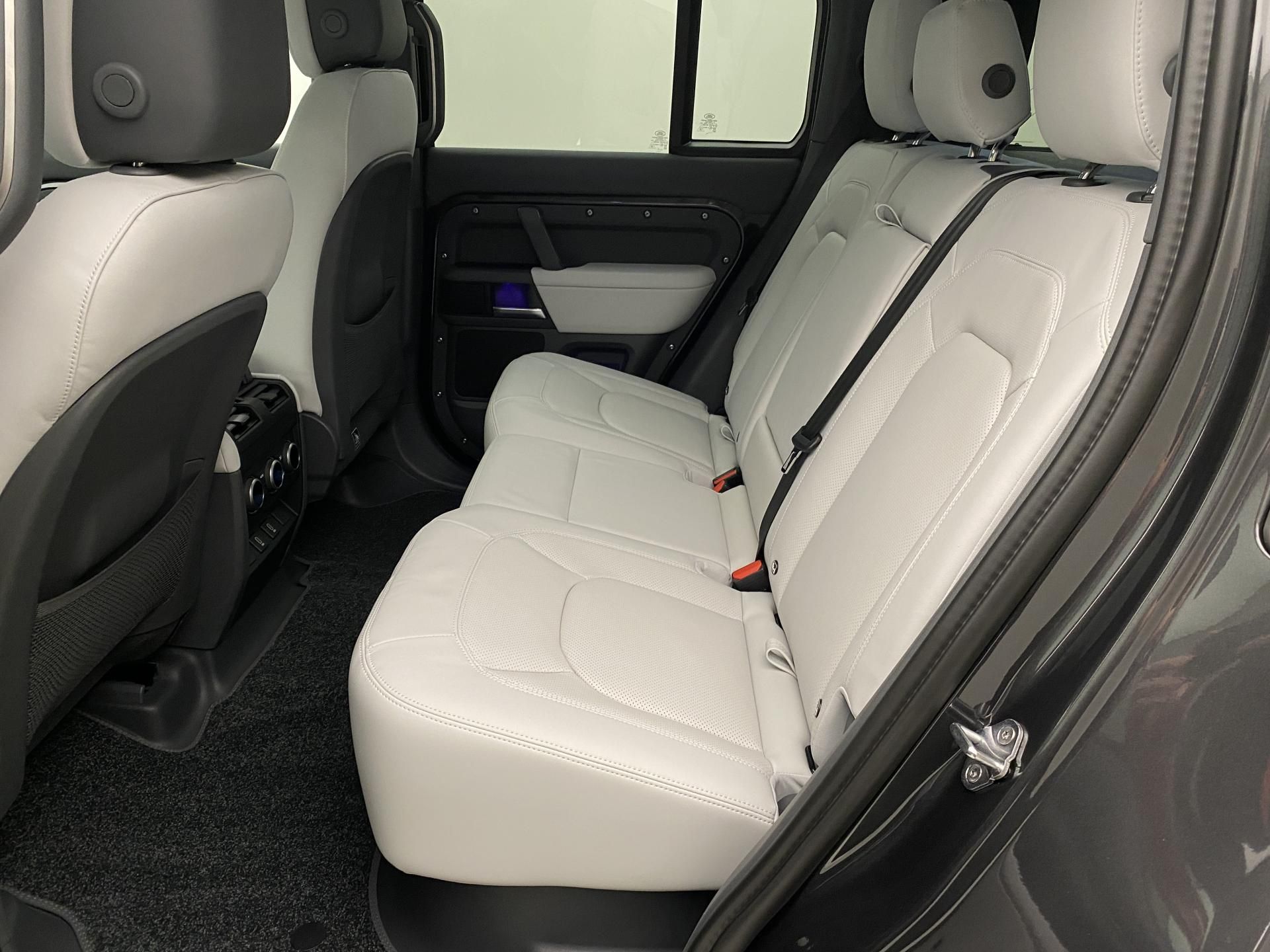 Land Rover Defender, 110 D350 X-Dynamic HSE - fotka 6