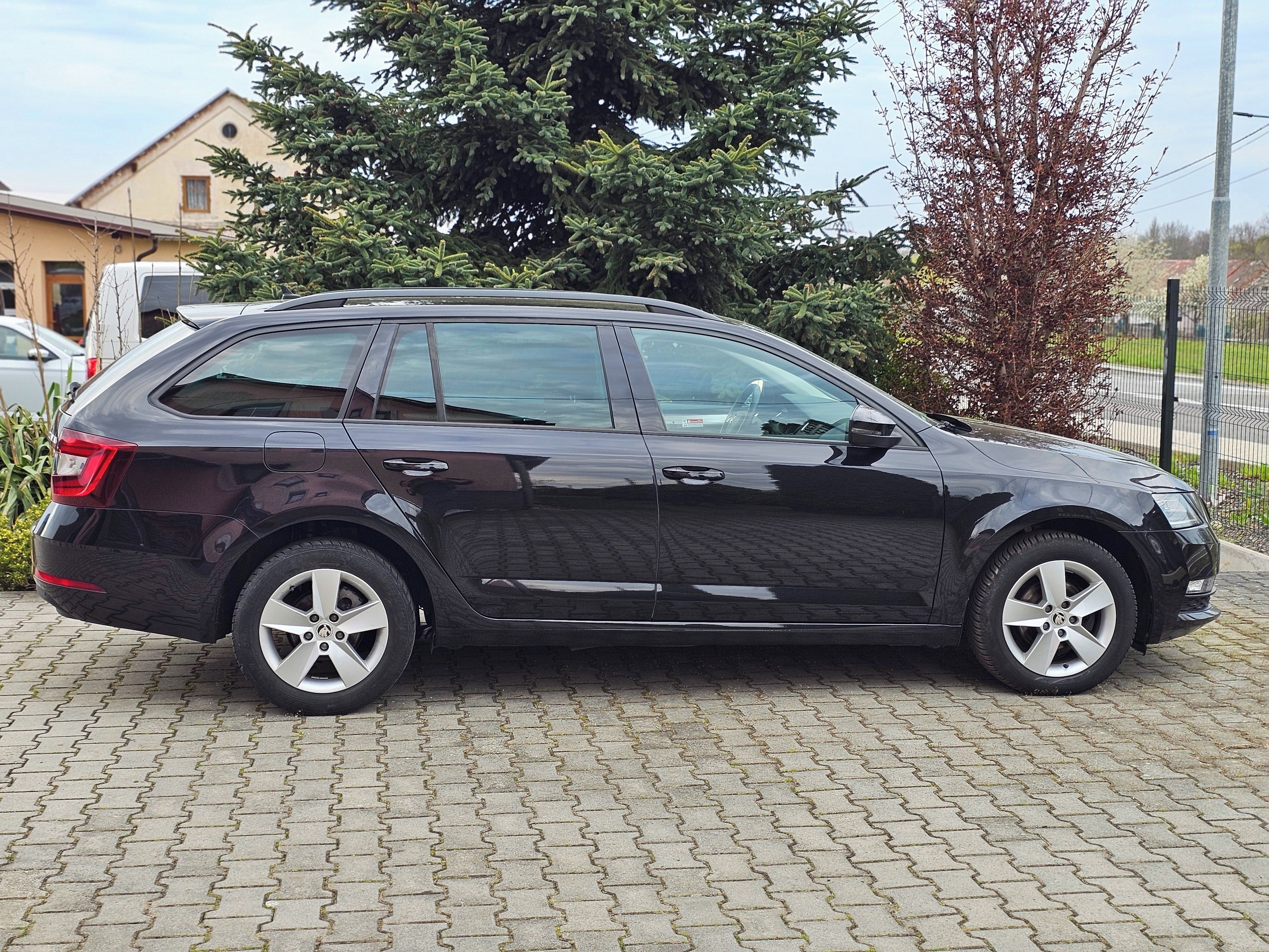 Škoda Octavia, 1.6 TDi DSG - fotka 4