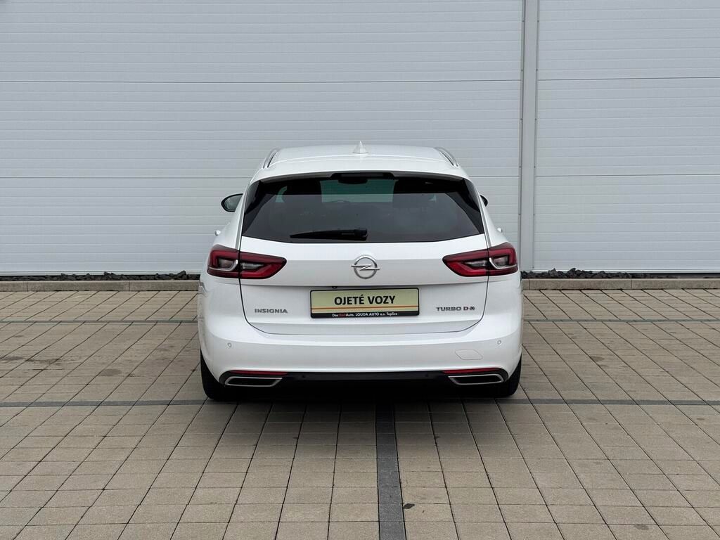 Opel Insignia, Sport Tourer 2.0 CDTi 154 kW - fotka 6