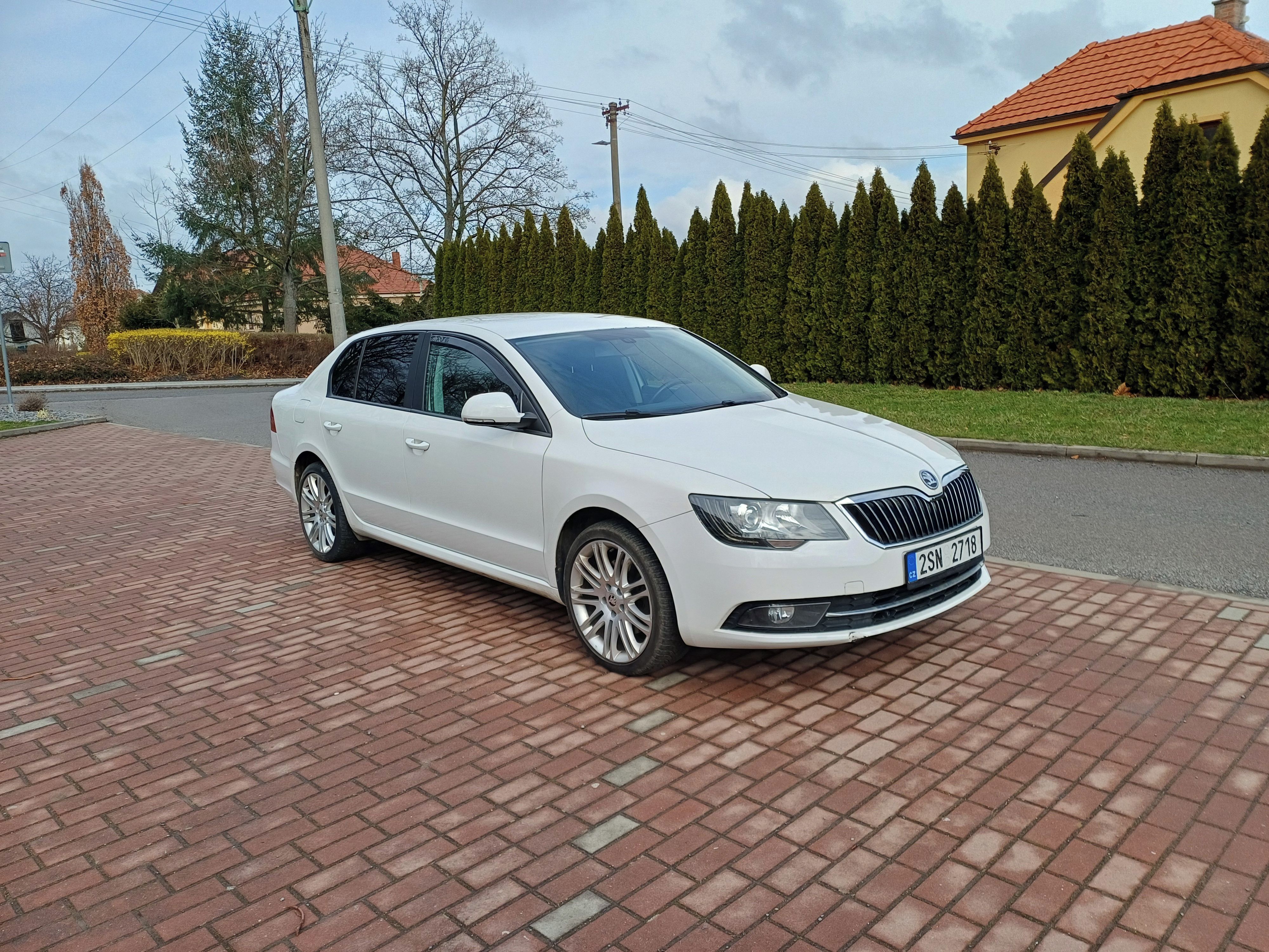 Škoda Superb, 2.0 TDI 103KW DSG STYLE - fotka 3