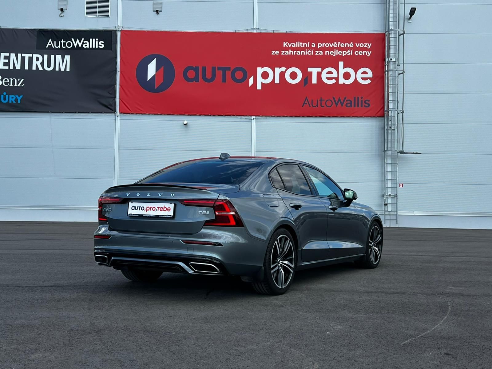 Volvo S60, 2.0T5 184kW Aut. R-Desing - fotka 5