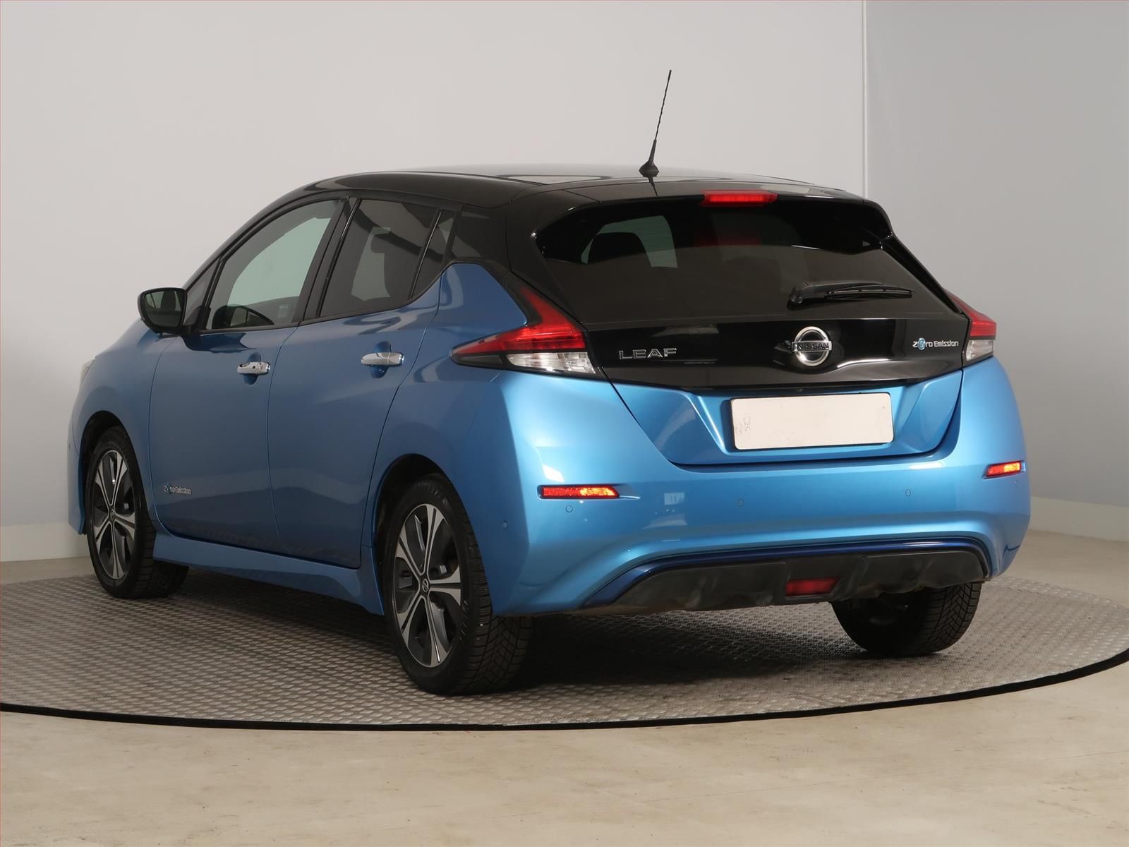 Nissan LEAF, 40 kWh, SoH 90%, Automat, ČR - fotka 4