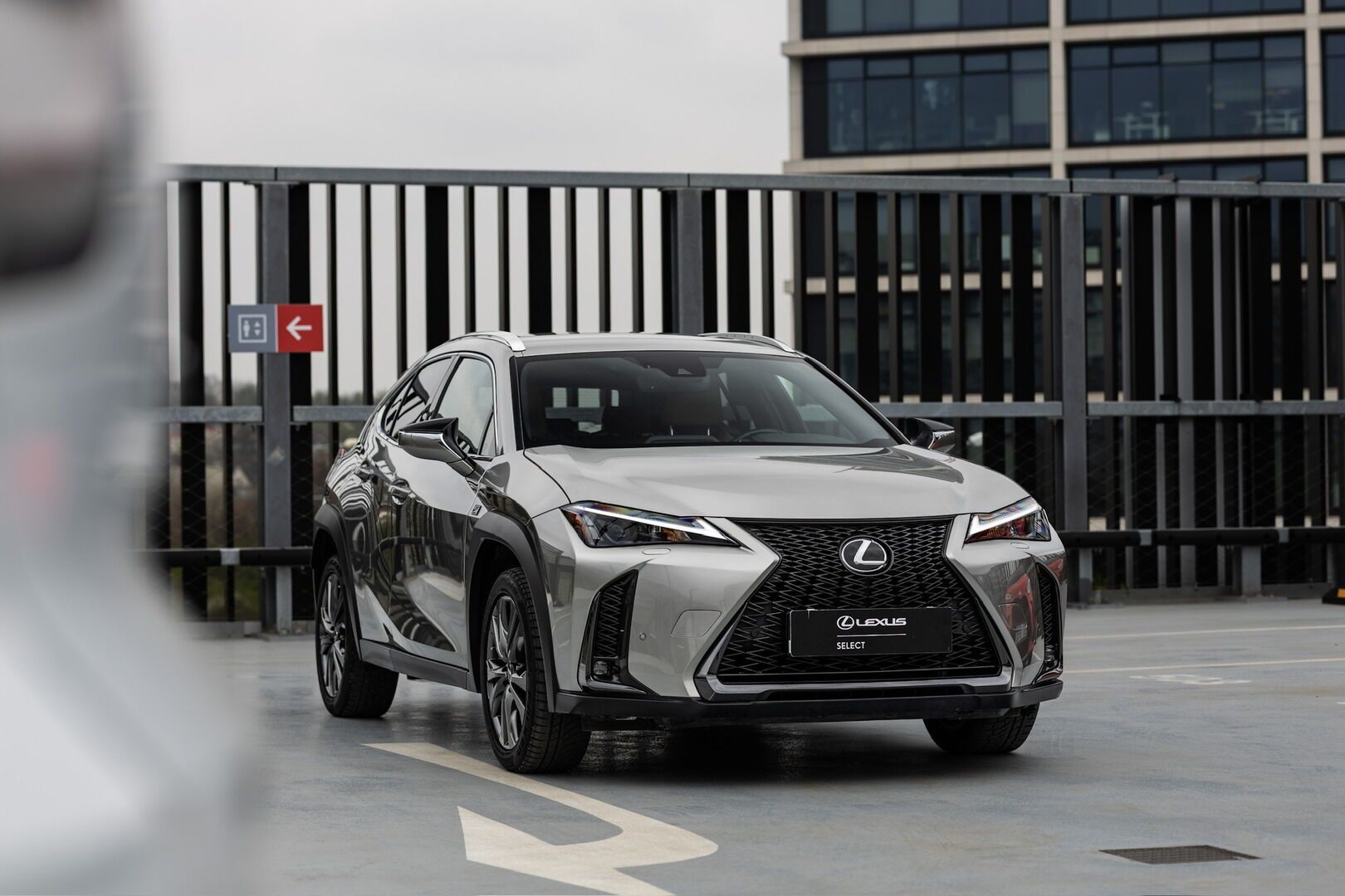 Lexus UX 250h, 250H 2,0 HEV F SPORT DESIGN - fotka 2