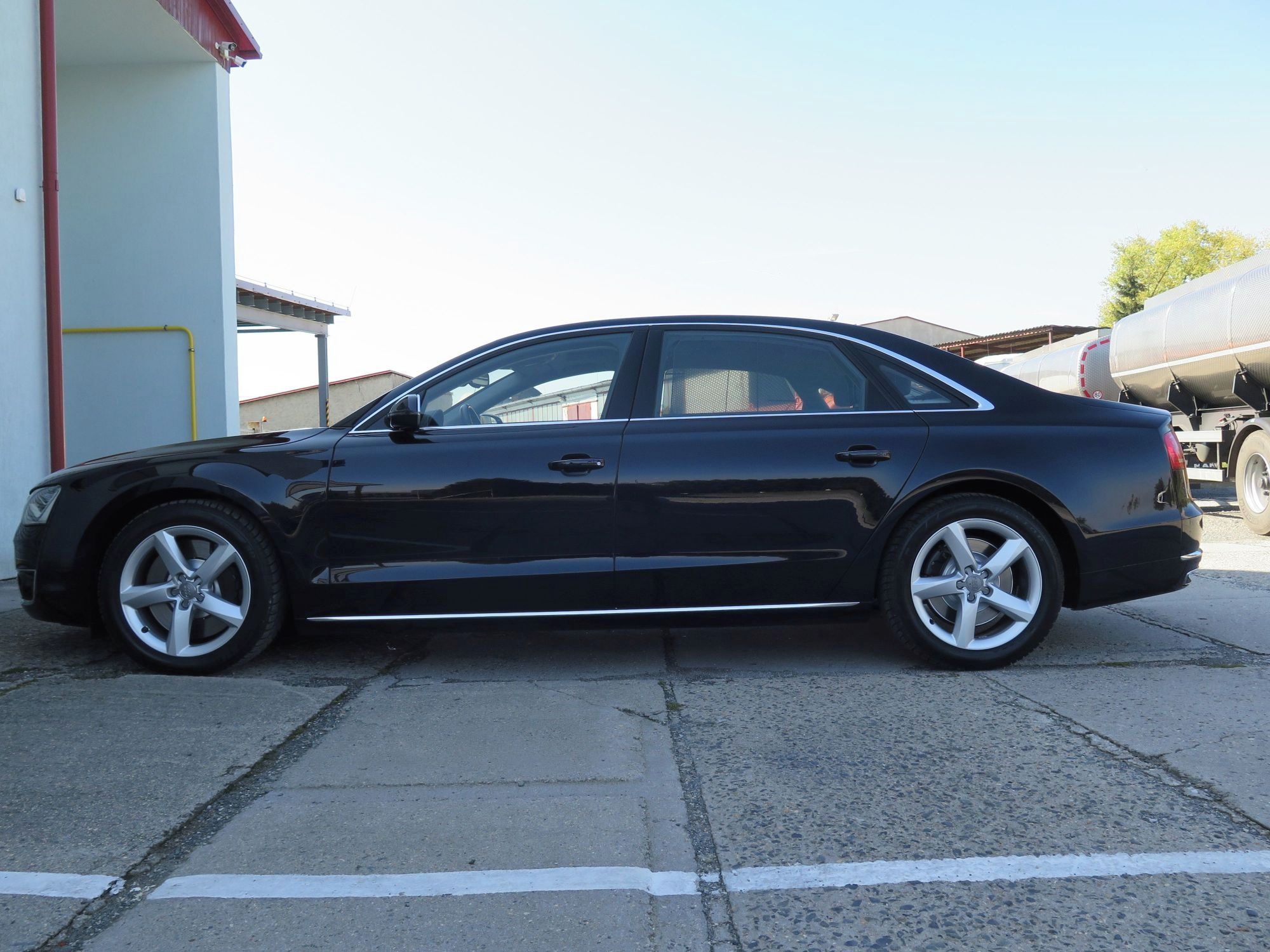 Audi A8, W12, 6.3 FSI quattro, L - fotka 2