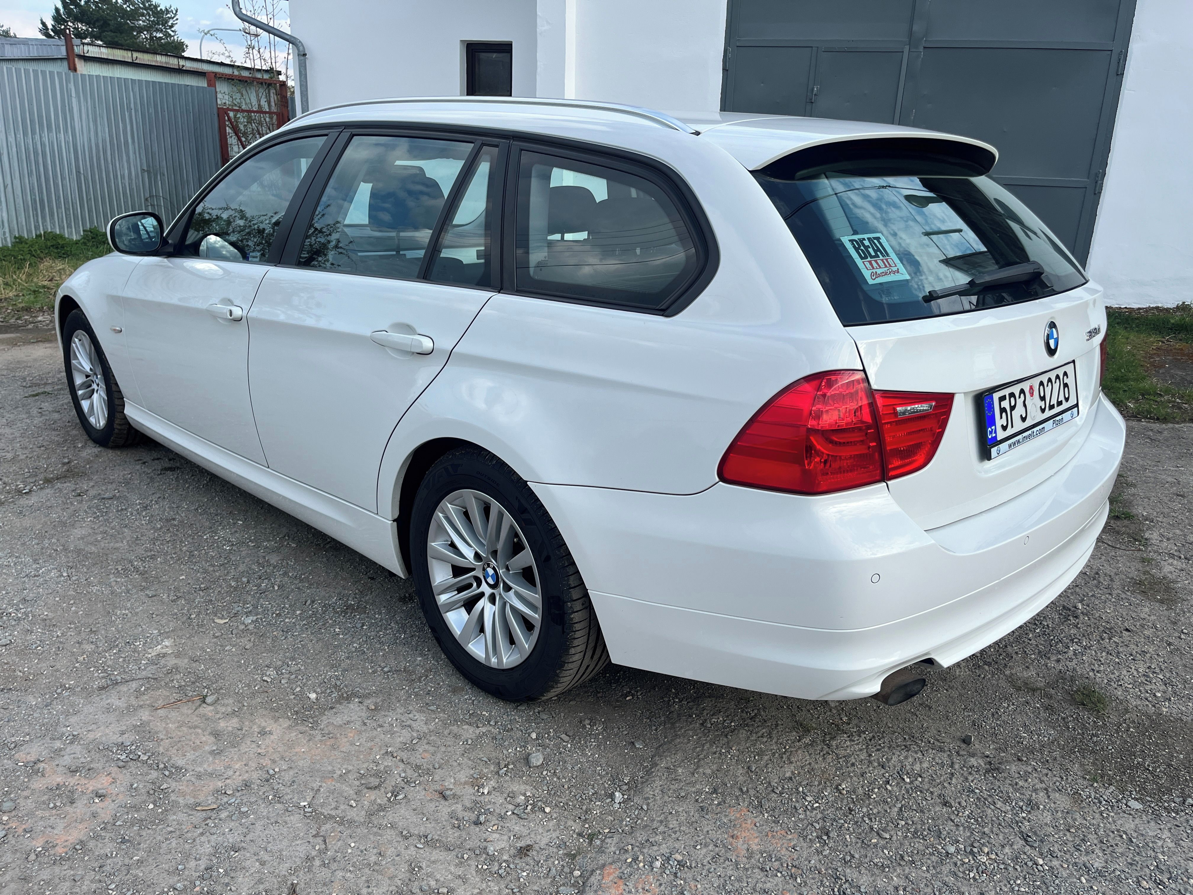BMW Řada 3, 318D 105kw 1.maj 117.000km top - fotka 3