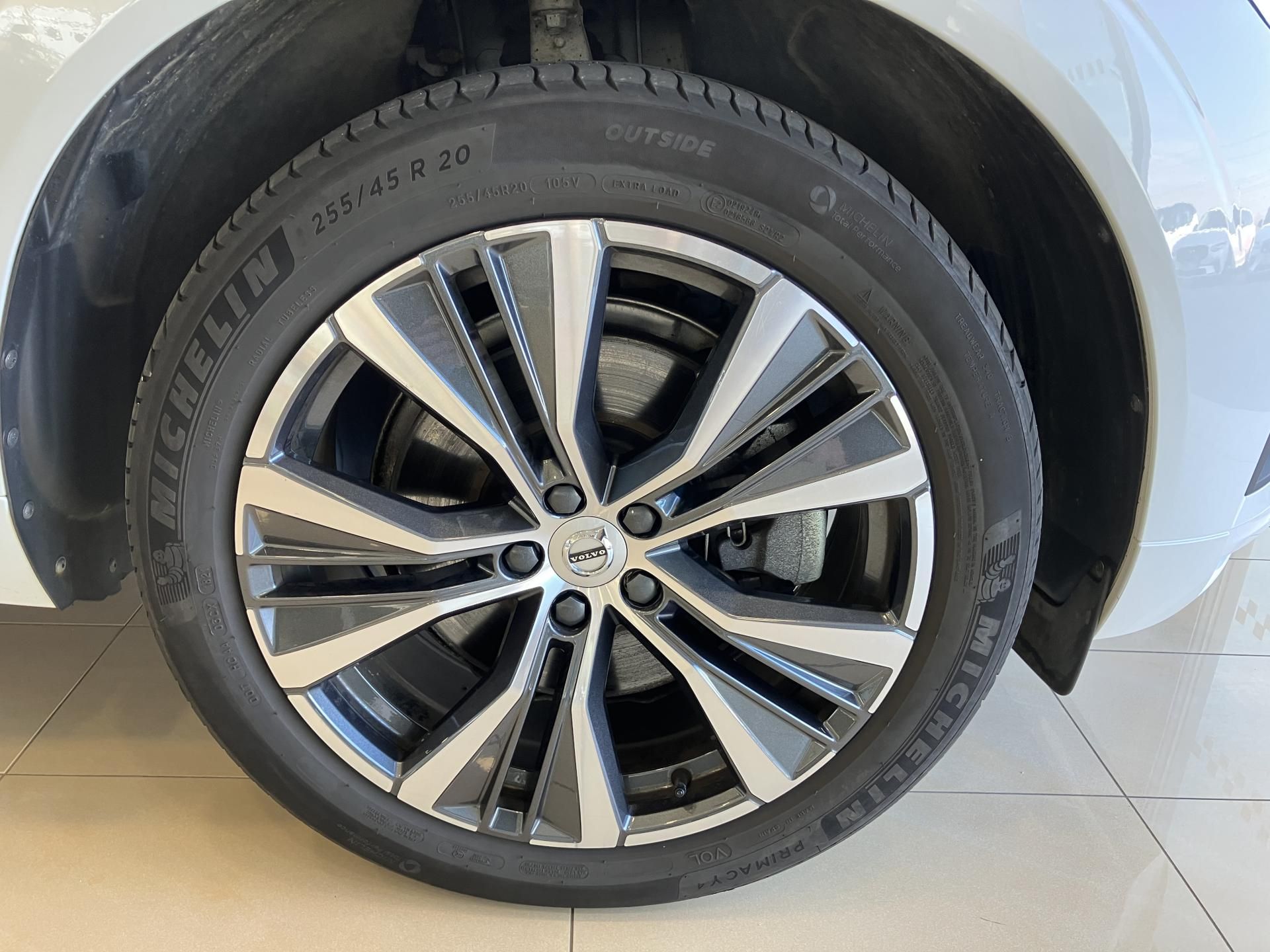 Volvo XC60, B4 FWD Momentum PRO AT8 - fotka 6