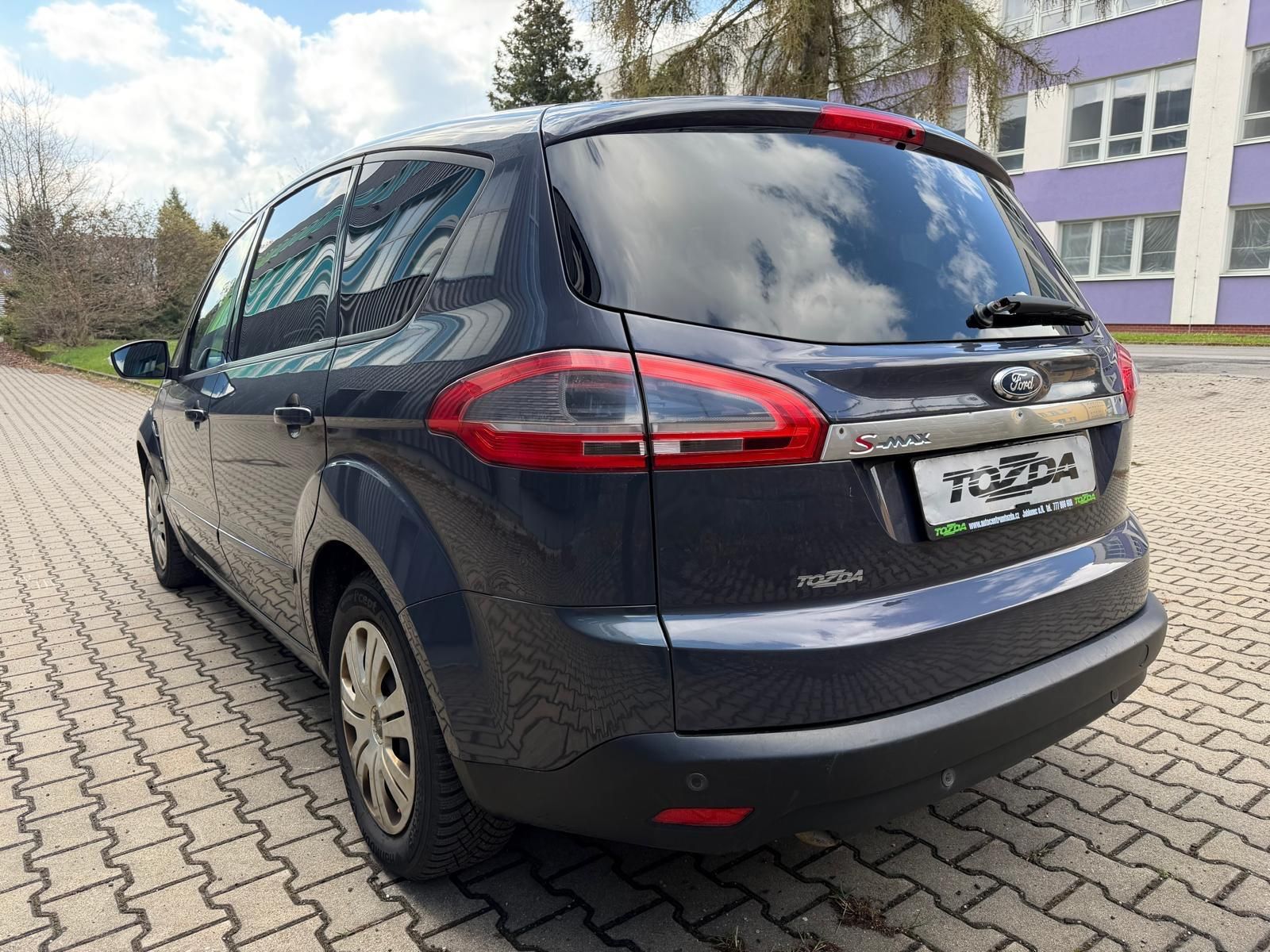 Ford S-MAX, 2,0 TDCi 7- místný/ pneu / - fotka 3